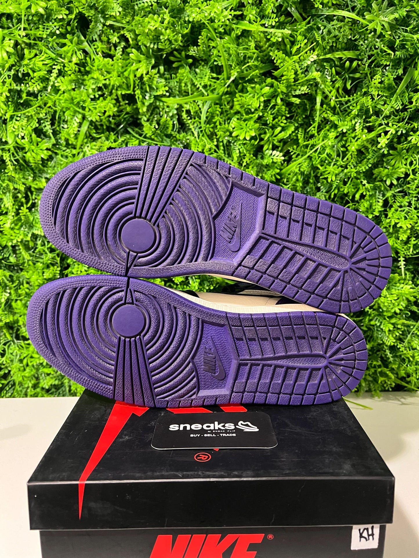 Jordan 1 Retro High Court Purple - Used