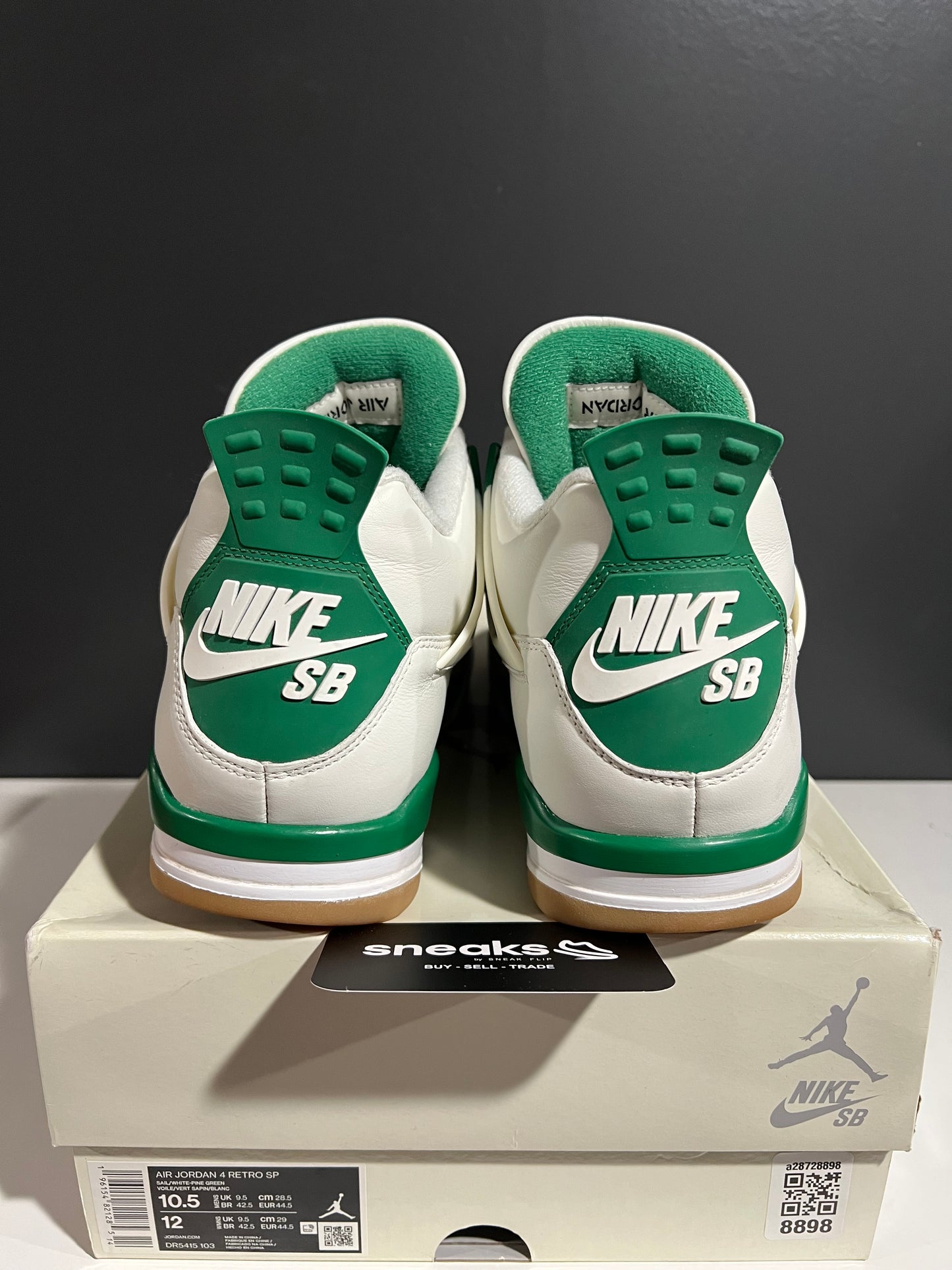USED Nike SB x Air Jordan 4 Retro SP Pine Green DR5415-103 SIZE 10.5M OG ALL JY25-278