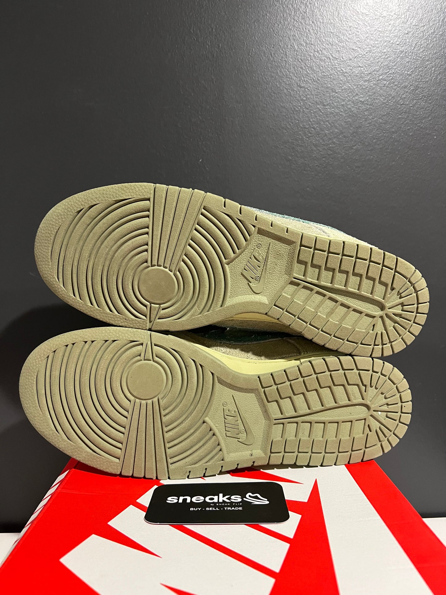 USED Nike Dunk Low Olive Aura (Women’s) HJ7291-371 SIZE 10M OG ALL JY25-241