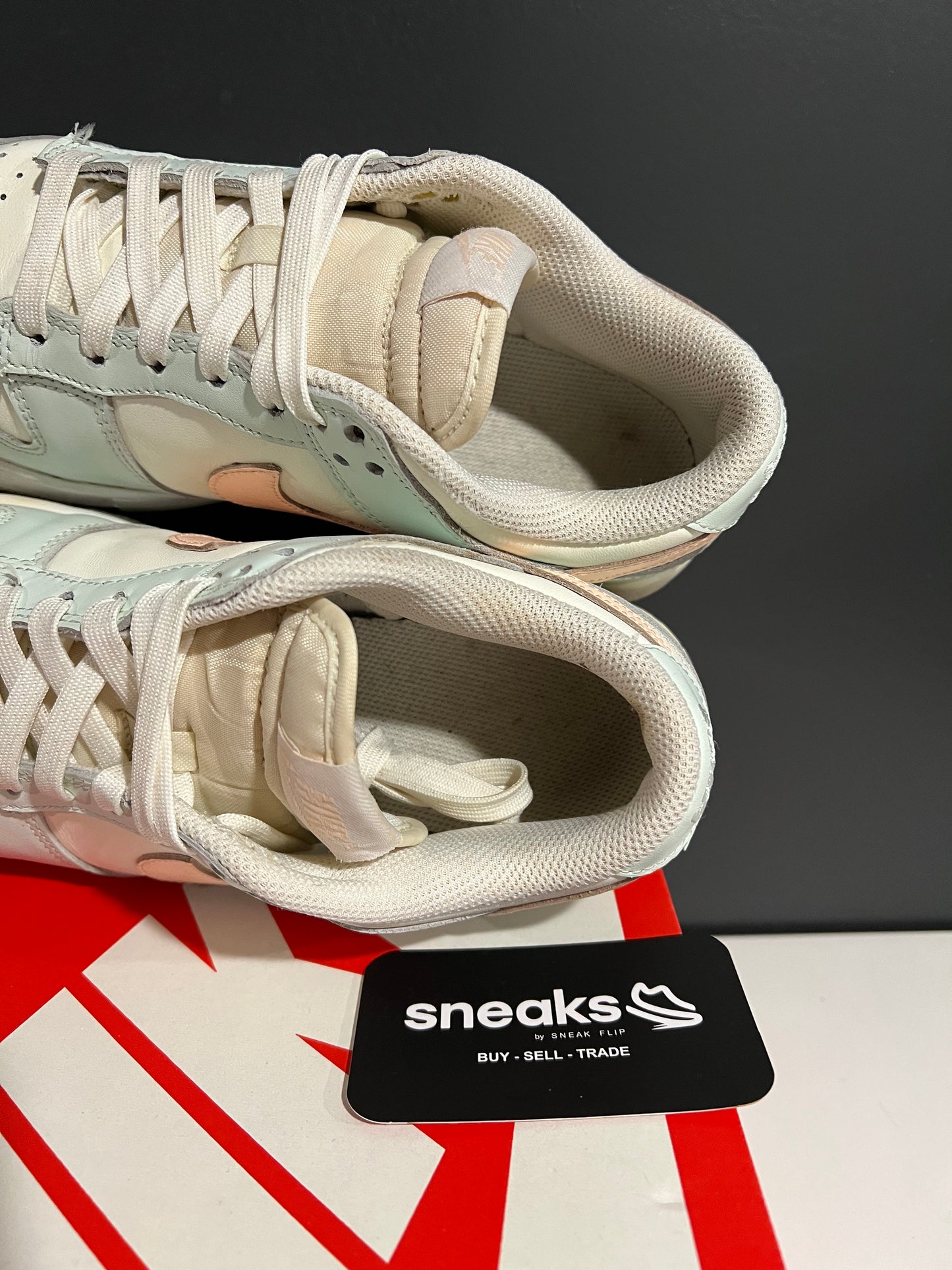 USED Wmns Dunk Low Barely Green DD1503-104 SIZE 6.5M OG ALL AG25-241