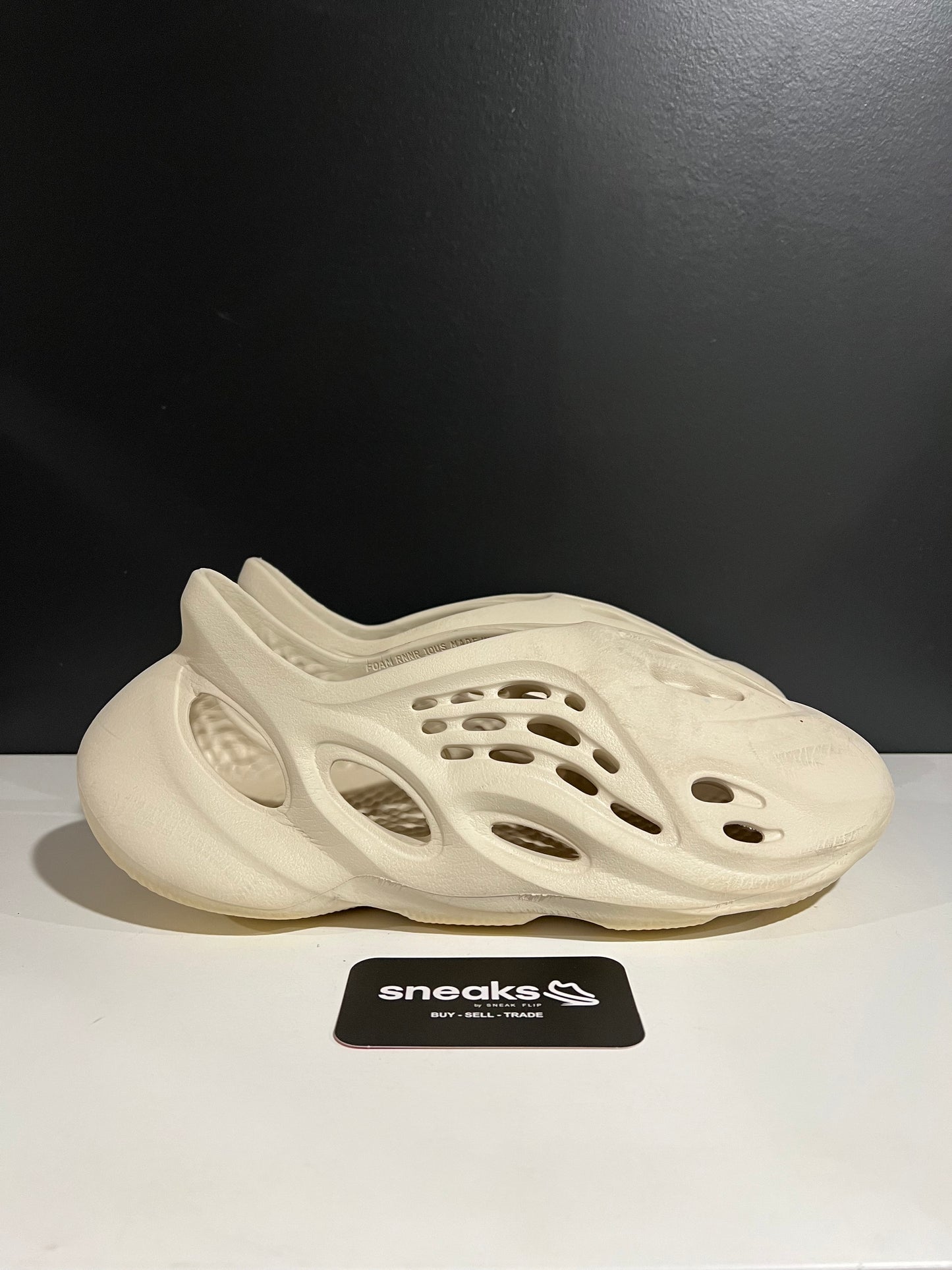 USED Yeezy Foam Runner Sand FY4567 SIZE 10M NO BOX JN25-247