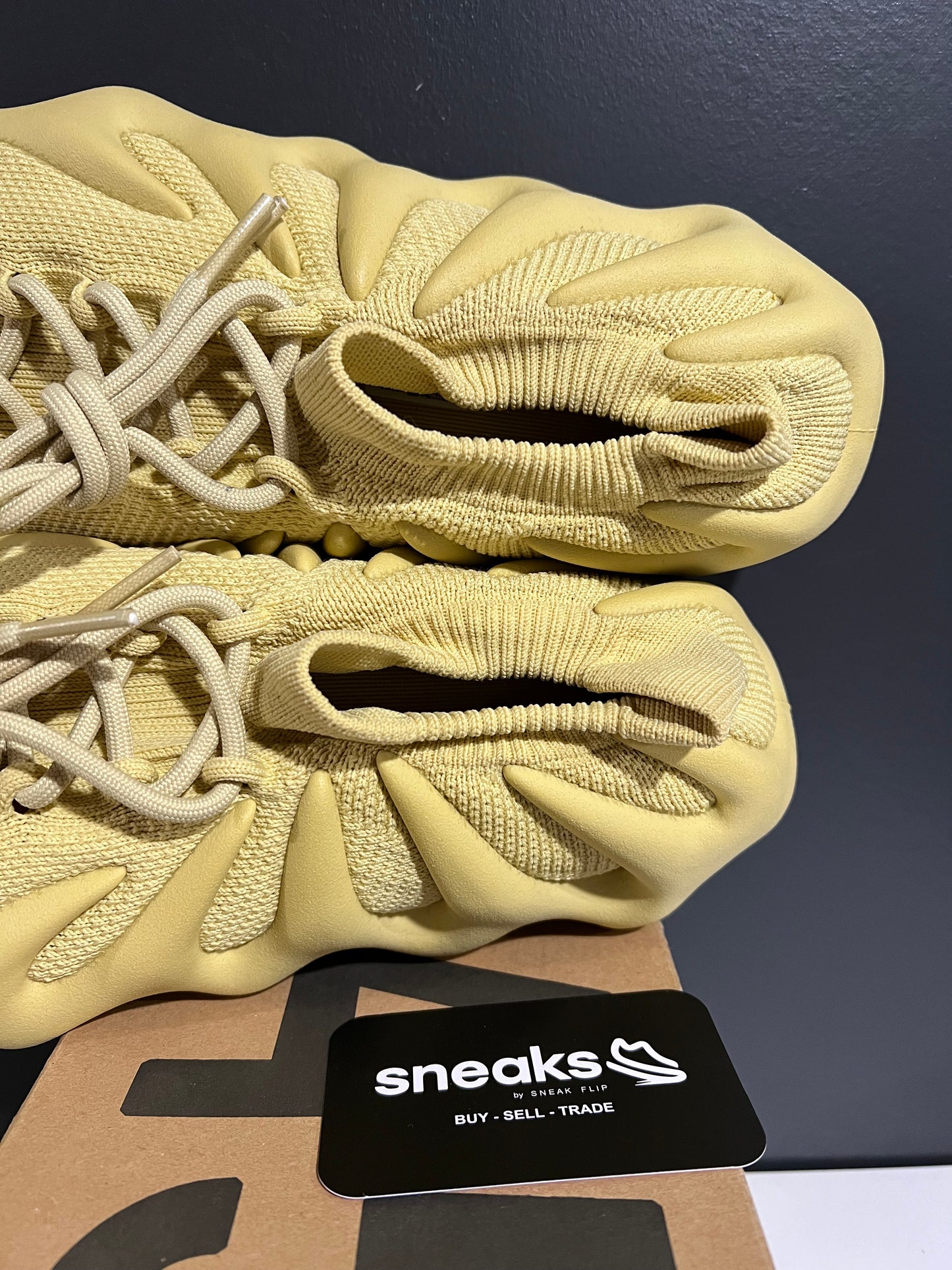 USED Yeezy 450 Sulfur HP5426 SIZE 10.5M OG ALL AG25-51
