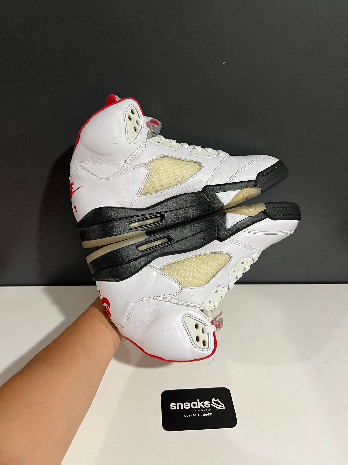 USED Air Jordan 5 Retro White Fire Red 2020 DA1911-102 SIZE 9.5M NO BOX AG25-14