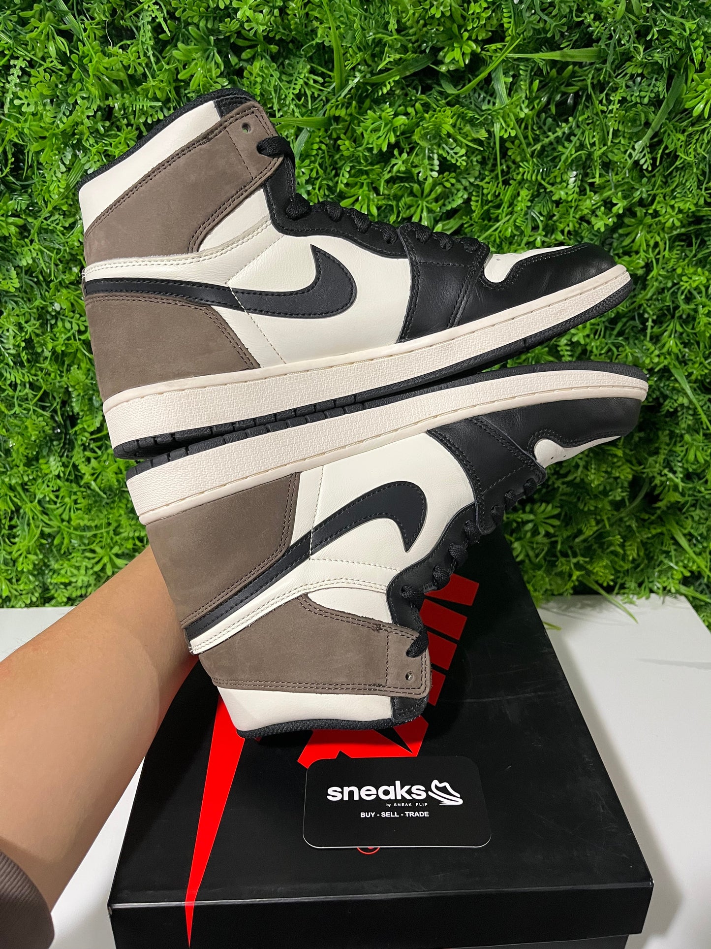 Jordan 1 Retro High Dark Mocha - Used