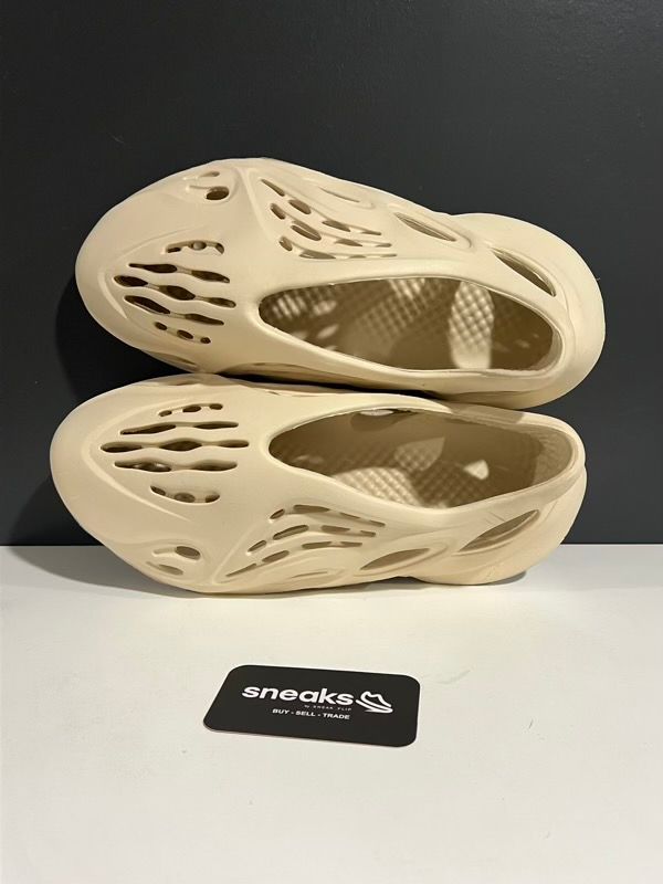 USED SIZE 9M adidas Yeezy Foam RNNR Sand - USED NO BOX