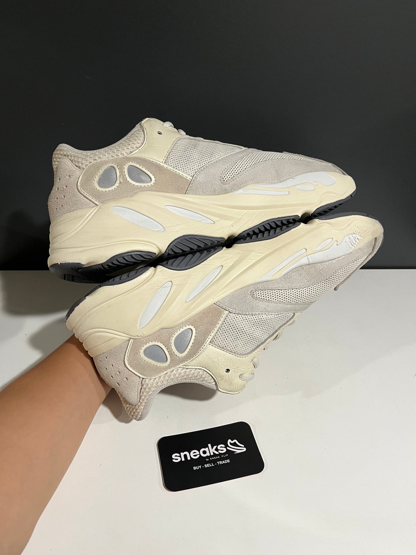 USED Yeezy Boost 700 Analog 2023 EG7596 SIZE 13M NO BOX