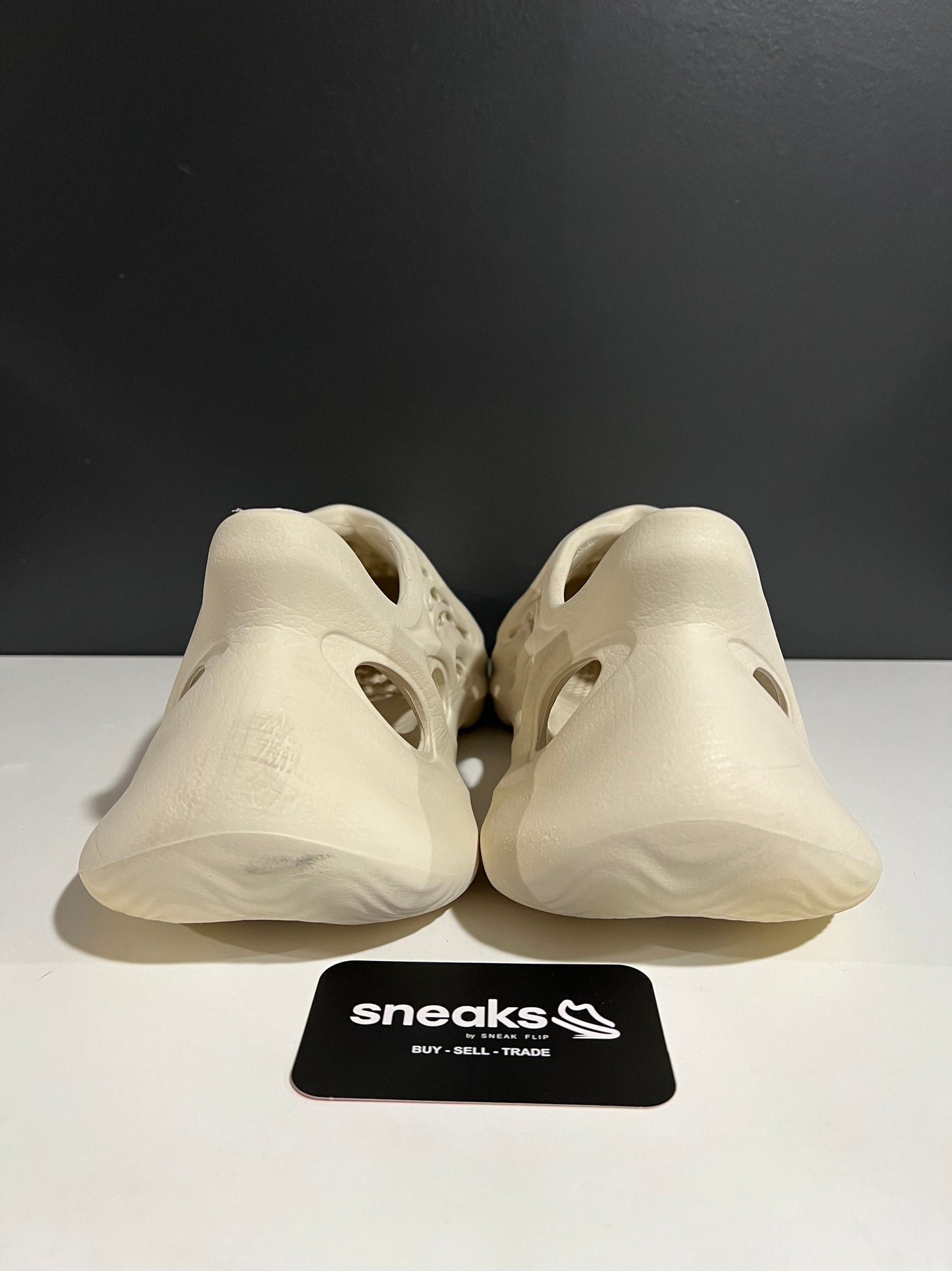 USED Yeezy Foam Runner Sand FY4567 SIZE 10M NO BOX JN25-247