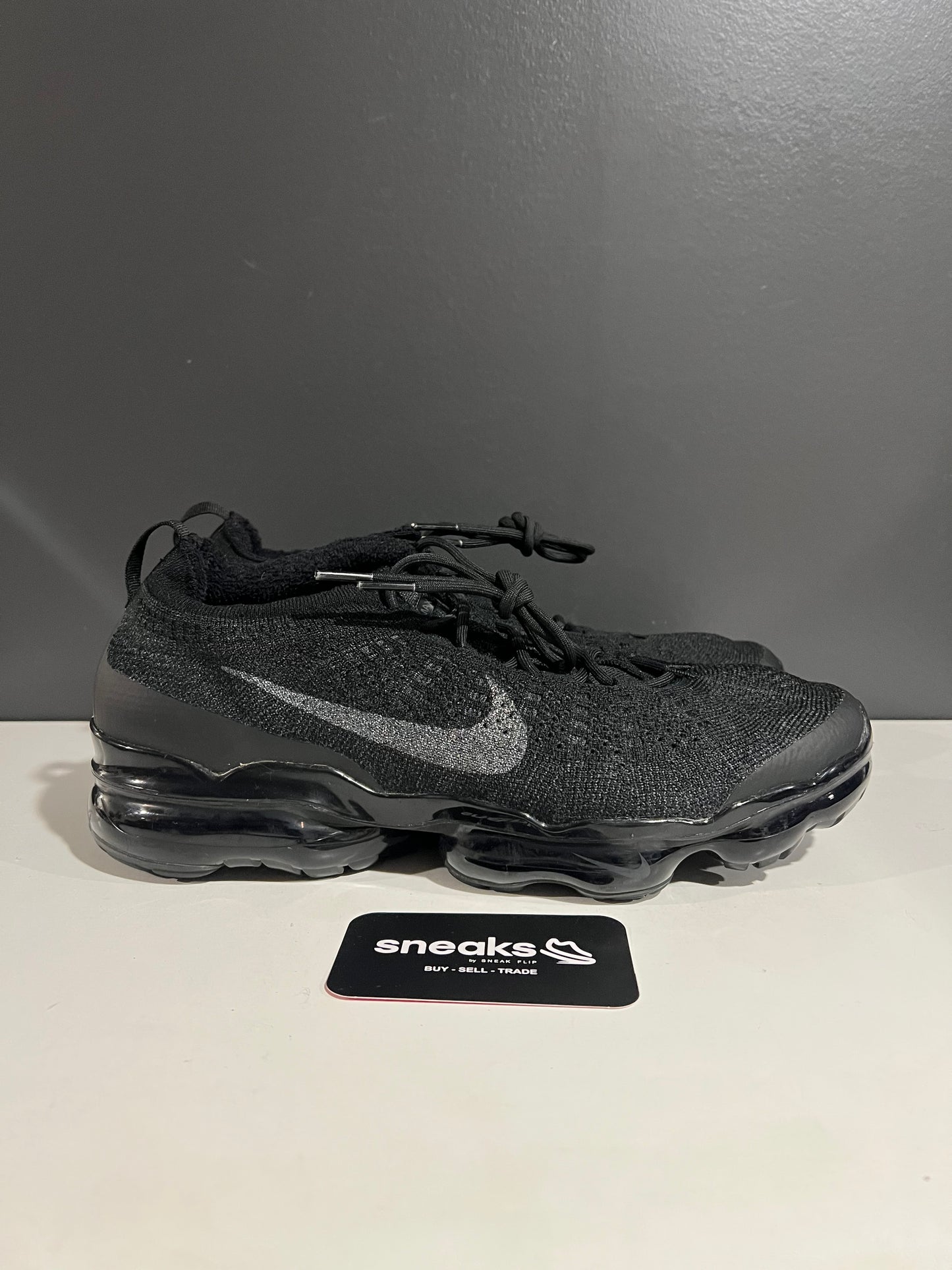 USED Air VaporMax 2023 Flyknit Triple Black DV1678-003 SIZE 11M NO BOX AG25-75