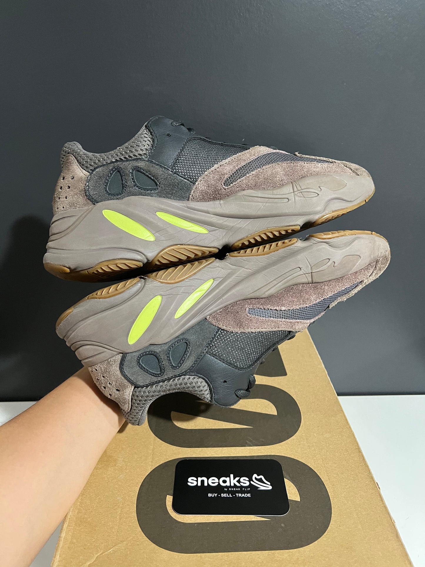 USED Yeezy Boost 700 Mauve EE9614 SIZE 9.5M OG ALL