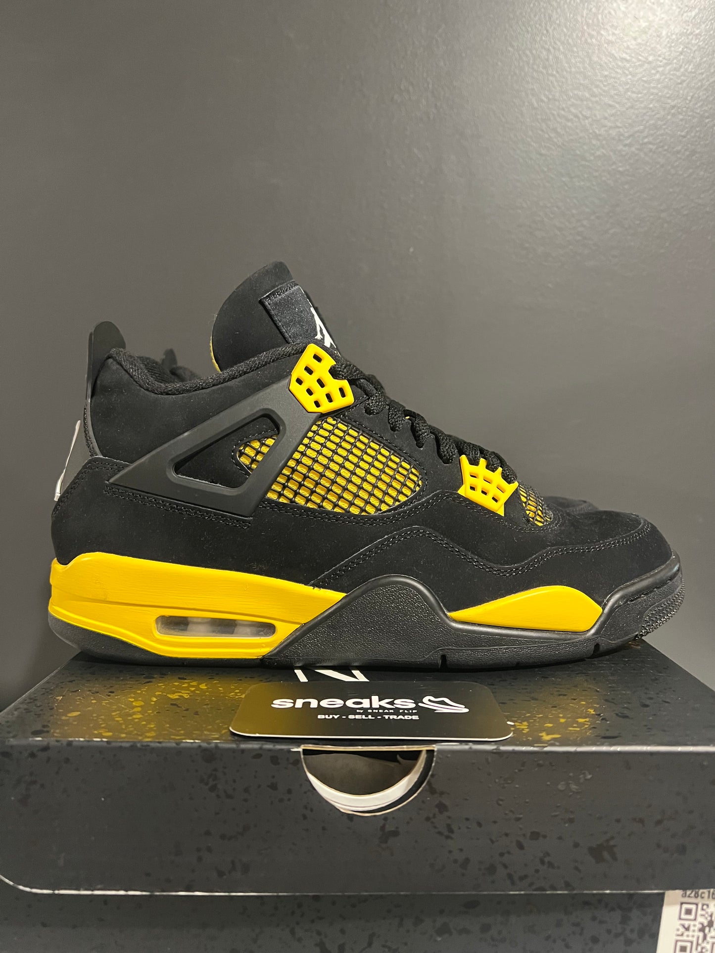 USED Air Jordan 4 Retro Thunder 2023 DH6927-017 SIZE 10M OG ALL SP25-121