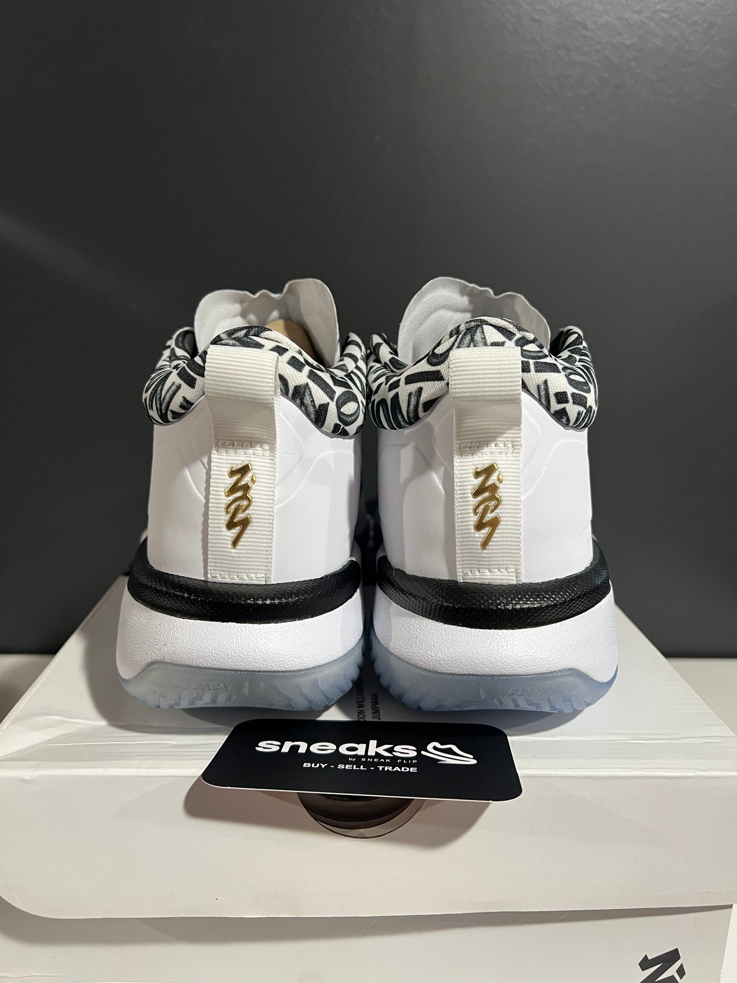 NEW Air Jordan Zion 1 Black White DA3130-002 SIZE 8M OG ALL JY25-216