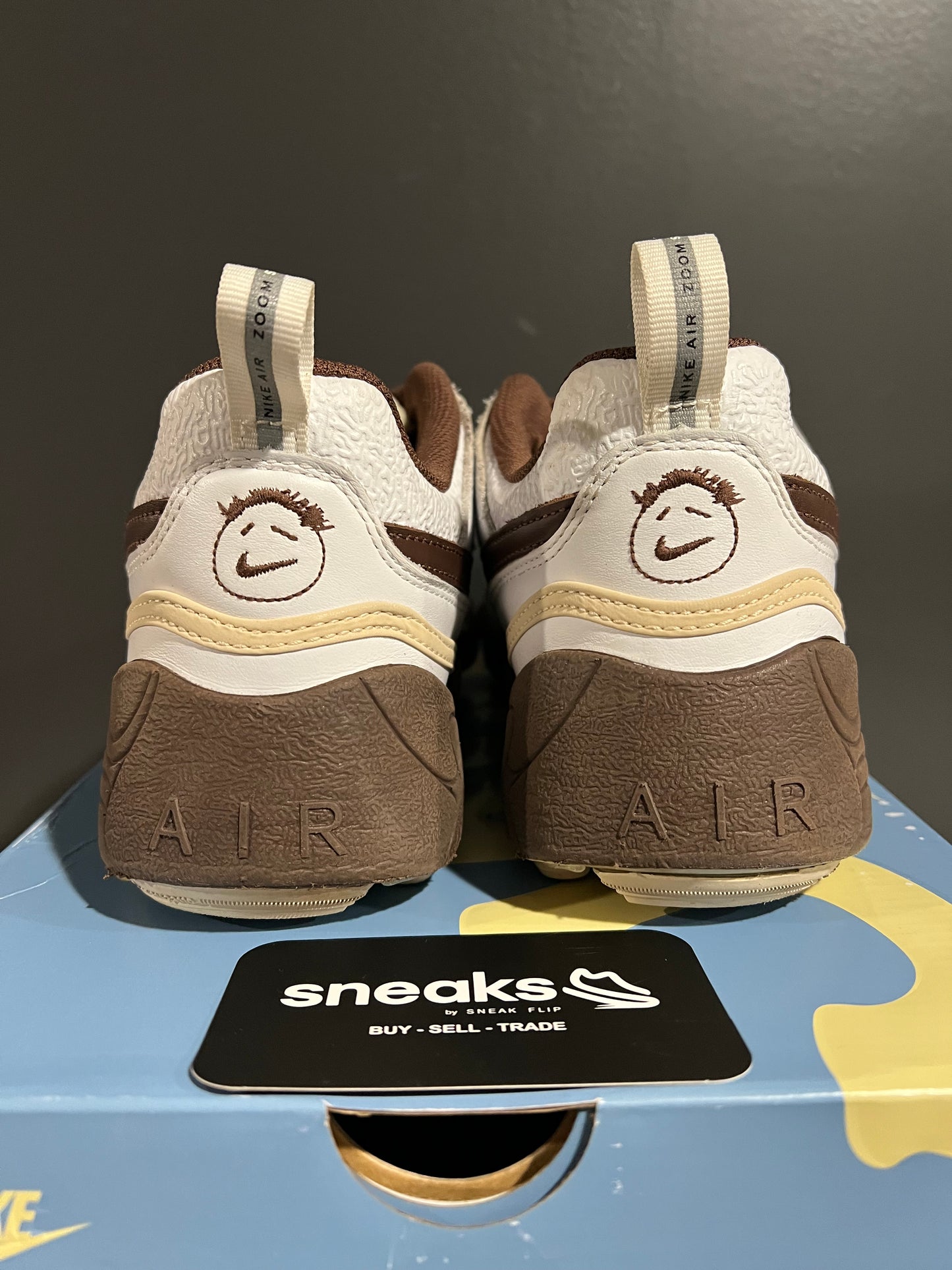 USED Travis Scott x Zoom Field Jaxx Light Chocolate HQ3073 100 SIZE 9M OG ALL AG25-173