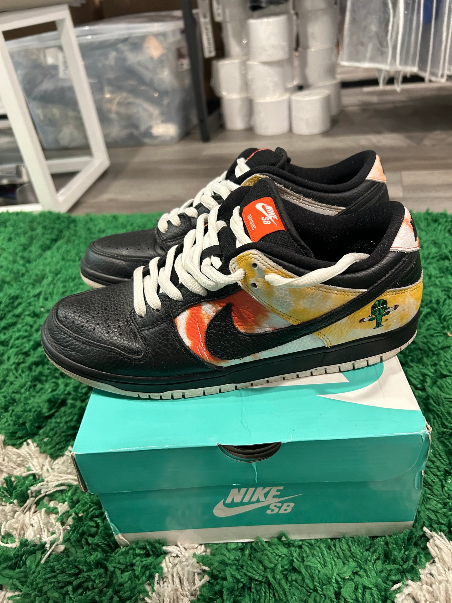 Dunk SB Low Tie-Dye Raygun Black BQ6832-001 USED SIZE 10M OG ALL