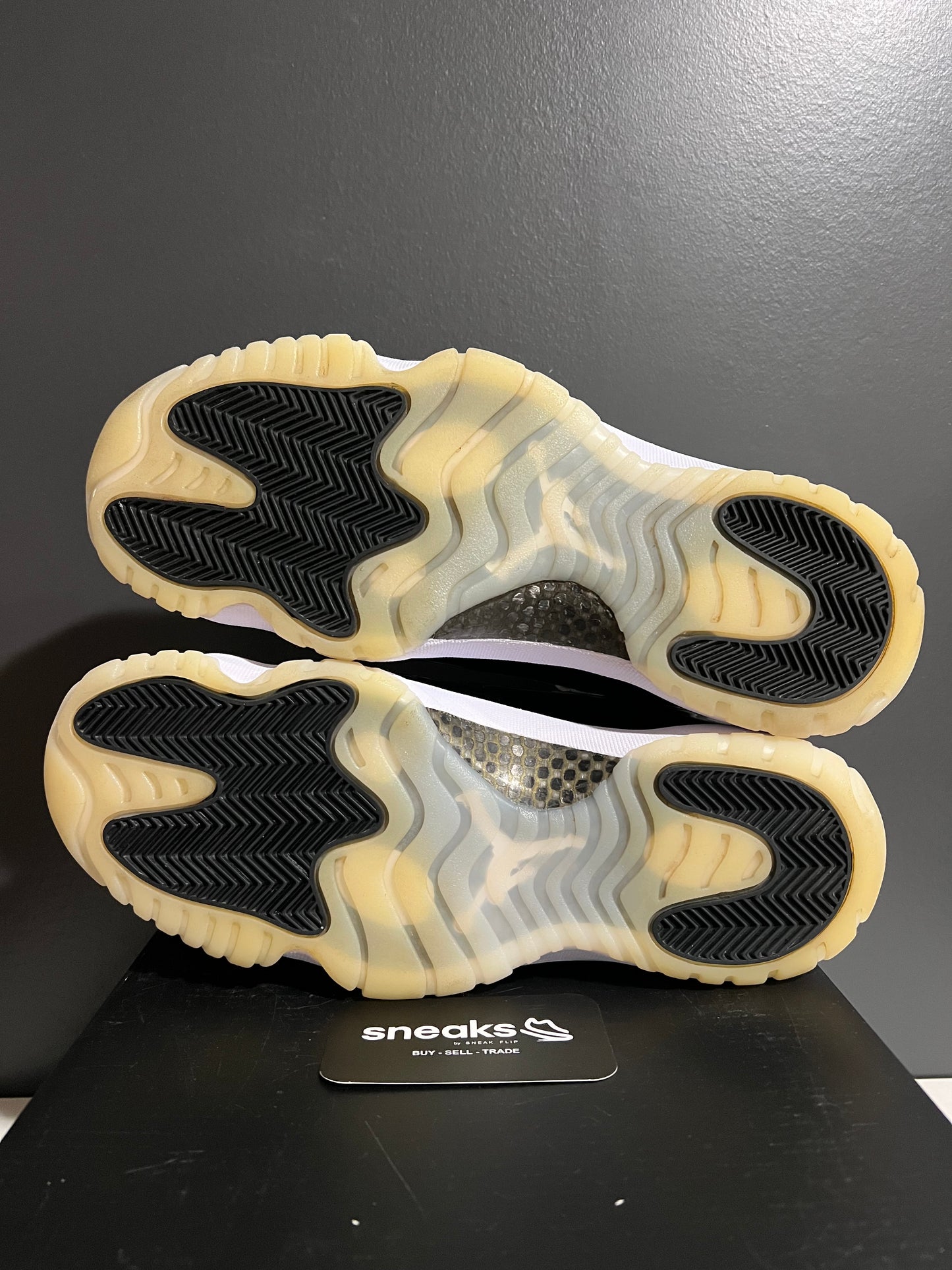 USED Air Jordan 11 Retro Gratitude Defining Moments CT8012 170 SIZE 10M OG ALL AG25-169