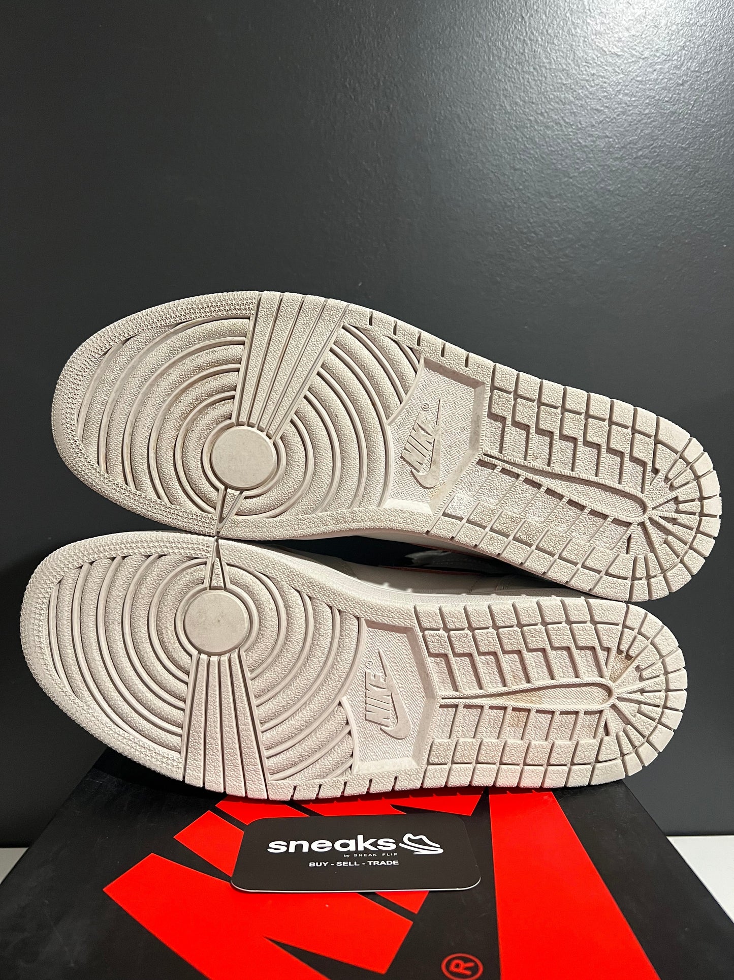 Jordan 1 Retro High OG Defiant SB NYC to Paris - Used