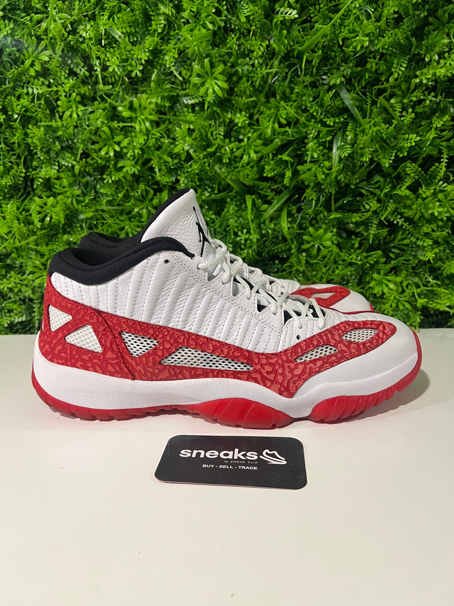 Jordan 11 Retro Low IE White Gym Red - Used