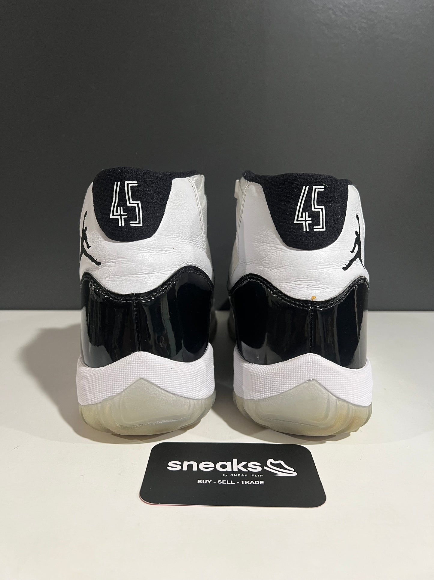 USED Air Jordan 11 Retro Concord 2018 378037-100 SIZE 11M NO BOX AG25-37