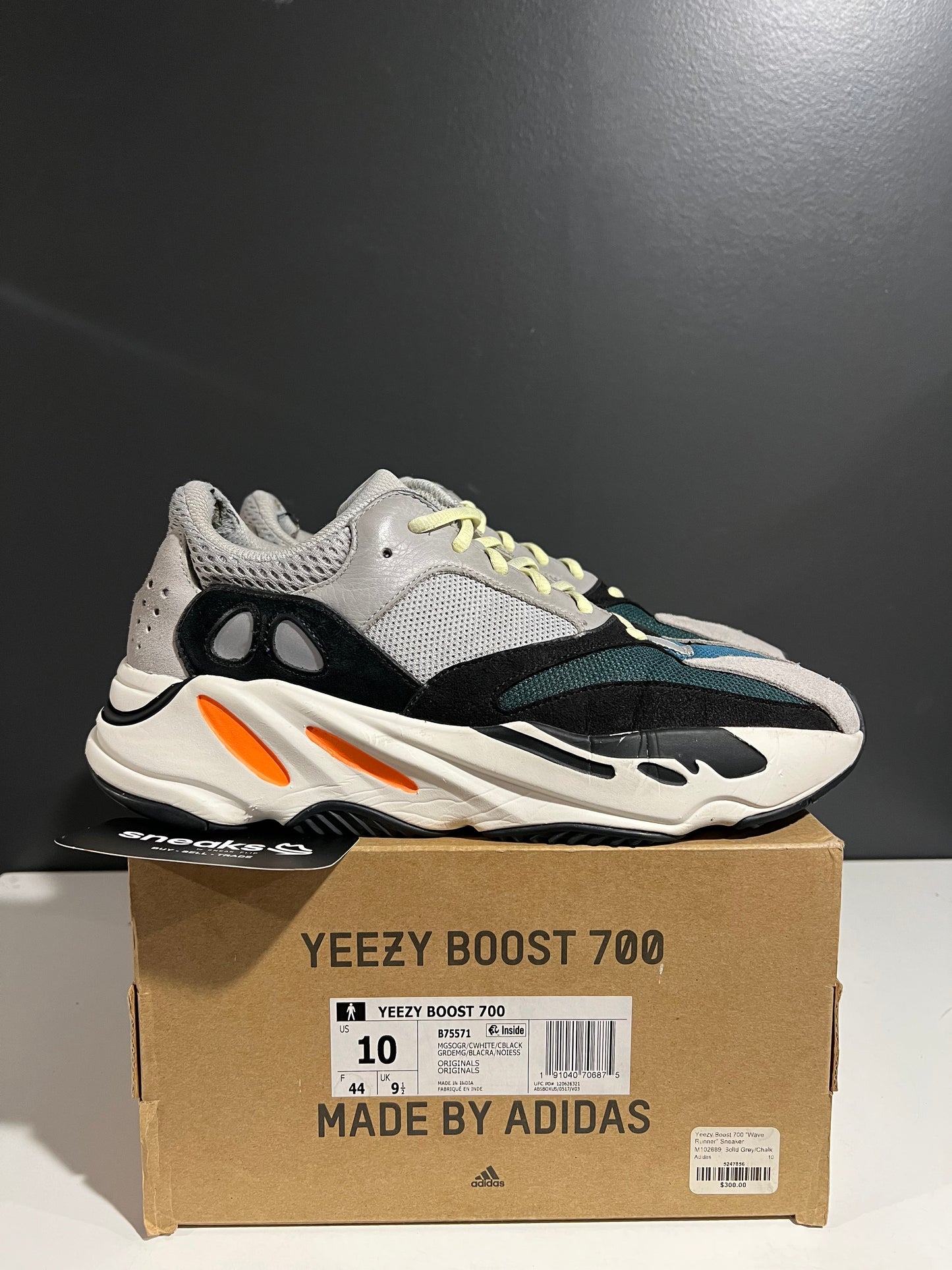 USED Adidas Yeezy Boost 700 Wave Runner B75571 SIZE 10M OG ALL AG25-111