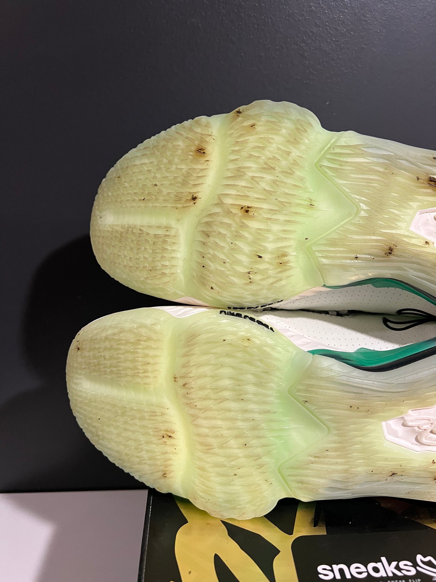 USED LeBron 17 Low Glow In The Dark CD5007-005 SIZE 11M OG ALL JY25-190