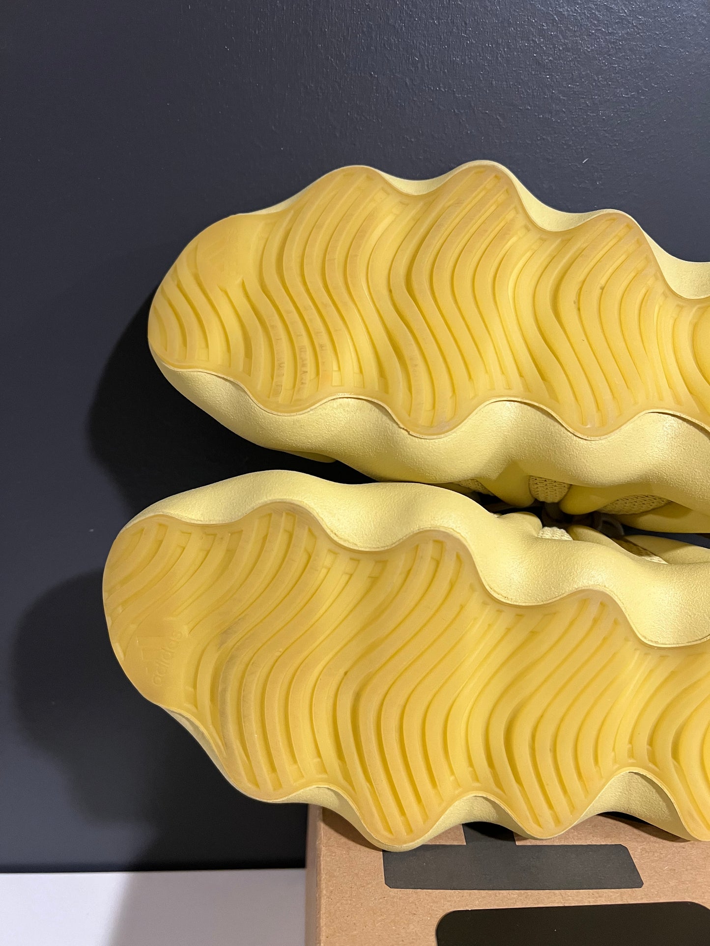 USED Yeezy 450 Sulfur HP5426 SIZE 10.5M OG ALL AG25-51