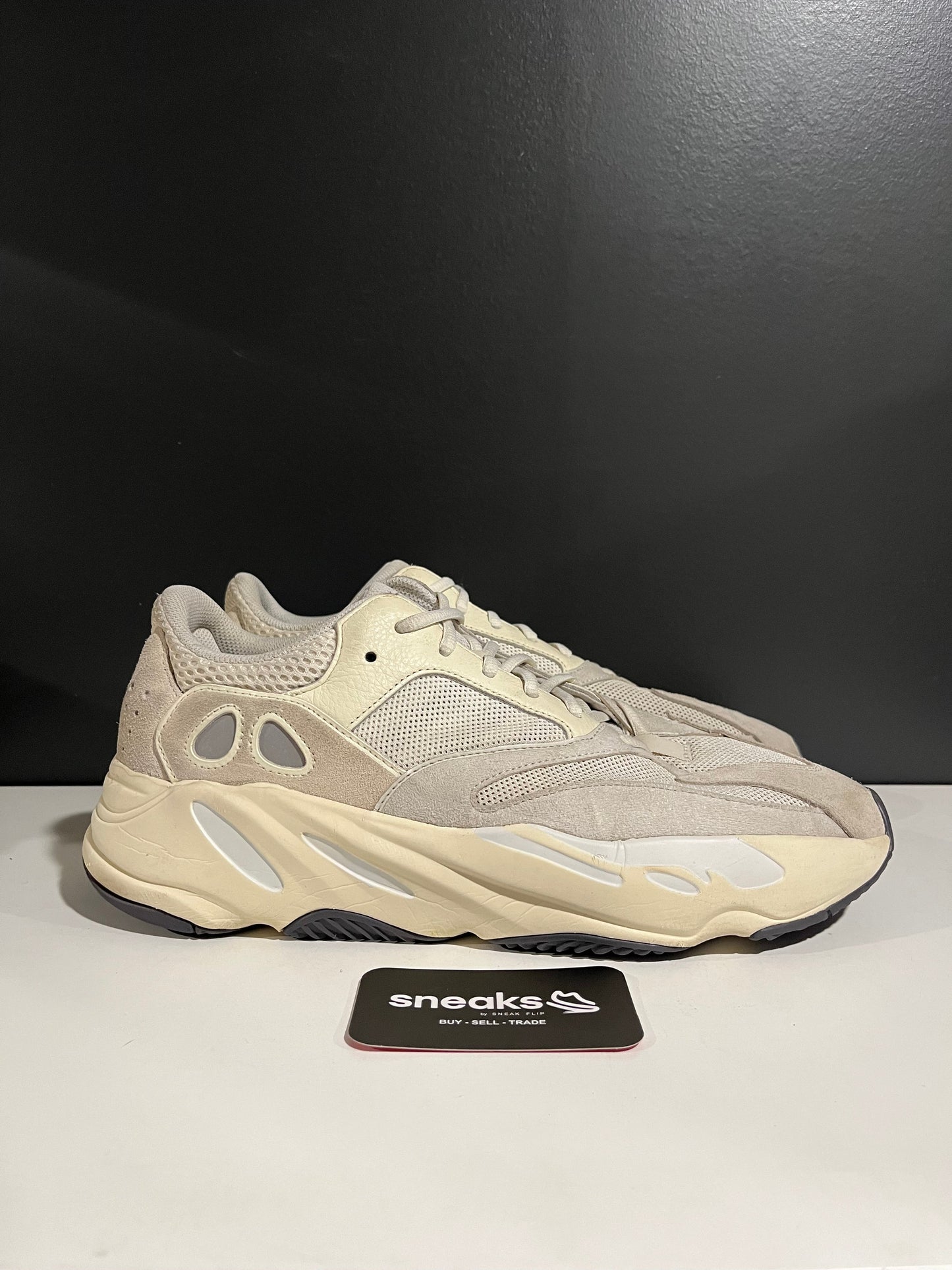 adidas Yeezy Boost 700 Analog - Used