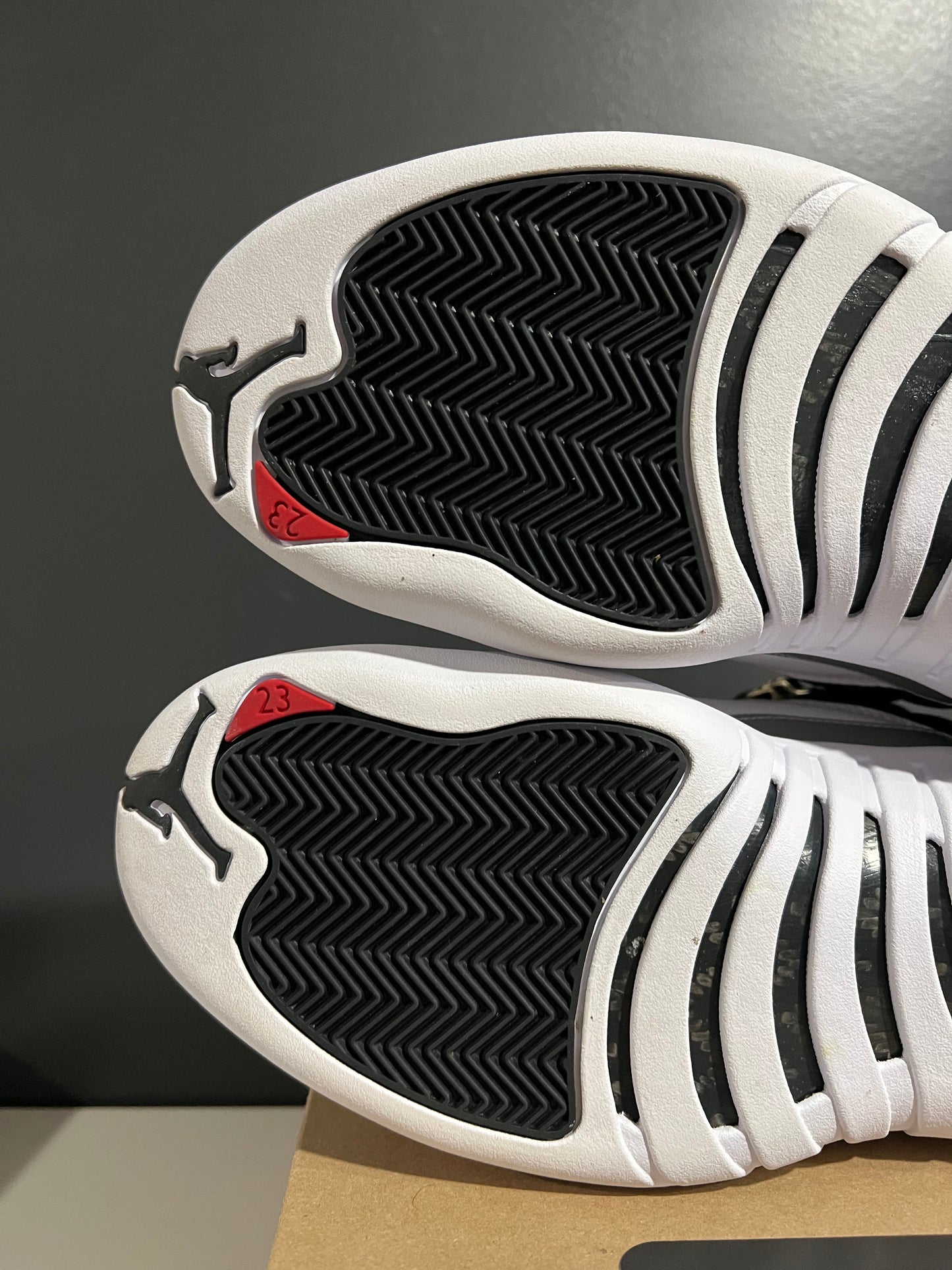 USED Air Jordan 12 Retro Playoff 2022 CT8013-006 SIZE 10.5M NO BOX JY25-101