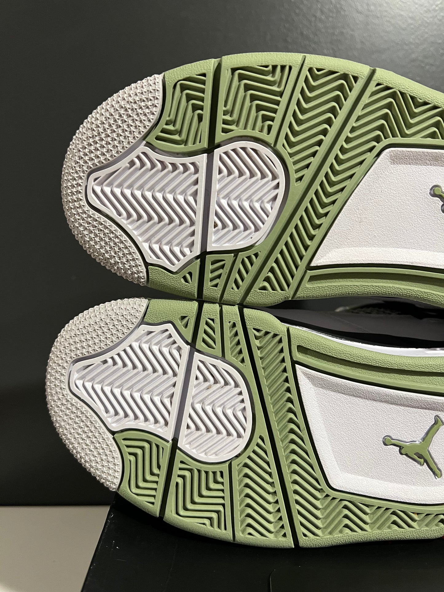 USED Wmns Air Jordan 4 Retro Seafoam AQ9129-103 SIZE 5.5M OG ALL AG25-328