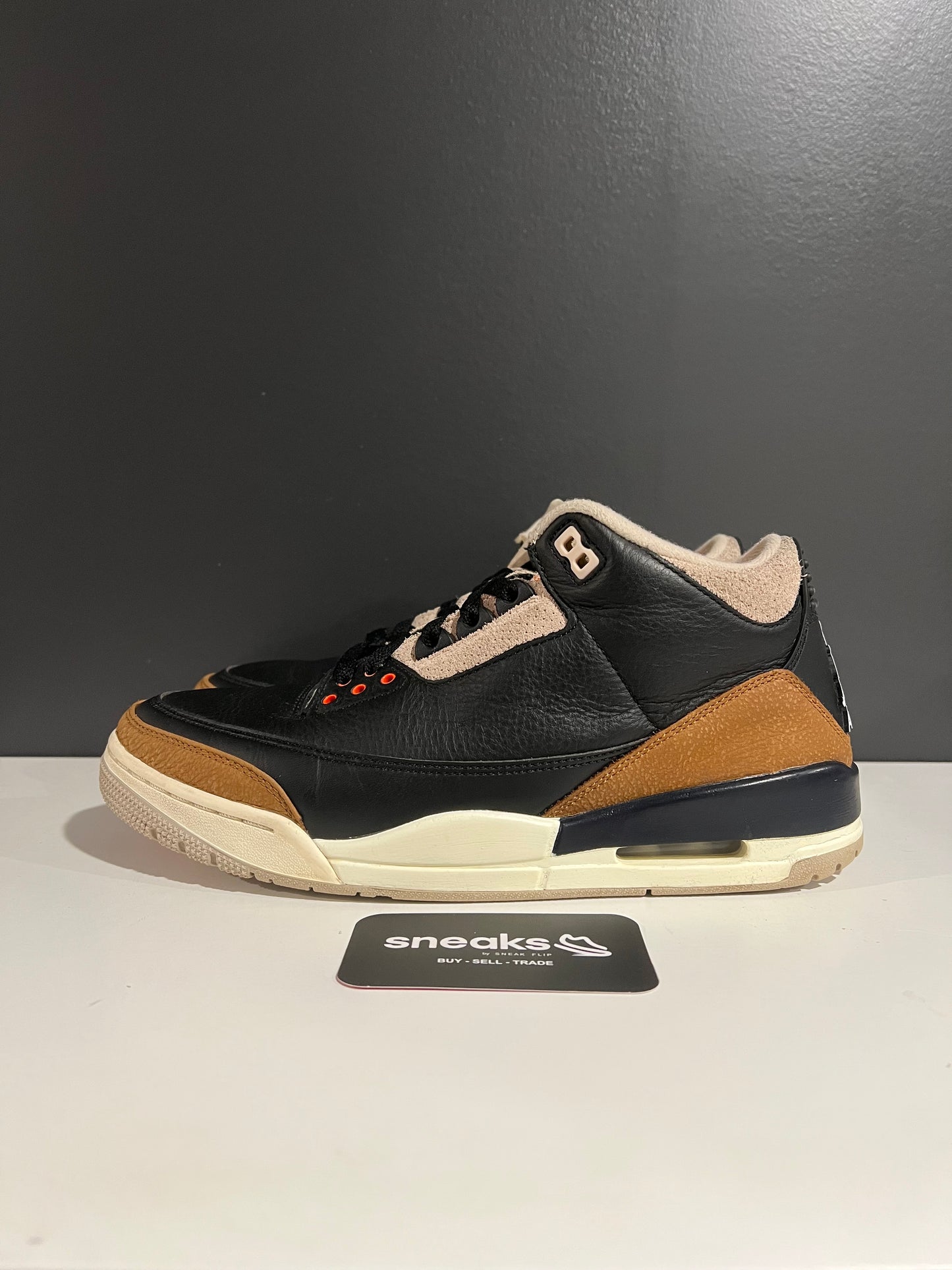 USED Air Jordan 3 Retro Desert Elephant CT853-008 SIZE 9M NO BOX