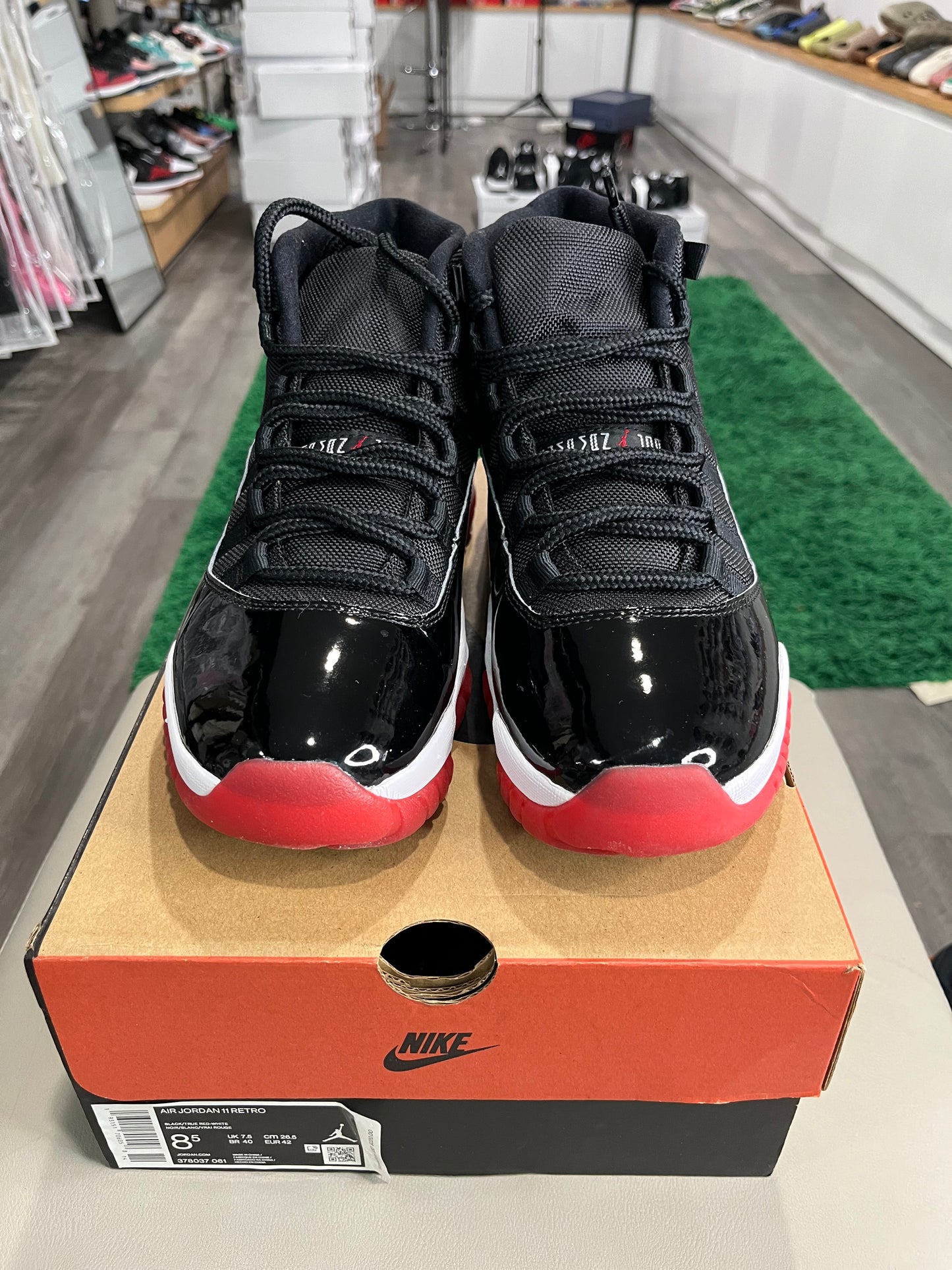 Air Jordan 11 Retro Bred 2019 378037-061 USED SIZE 8.5M