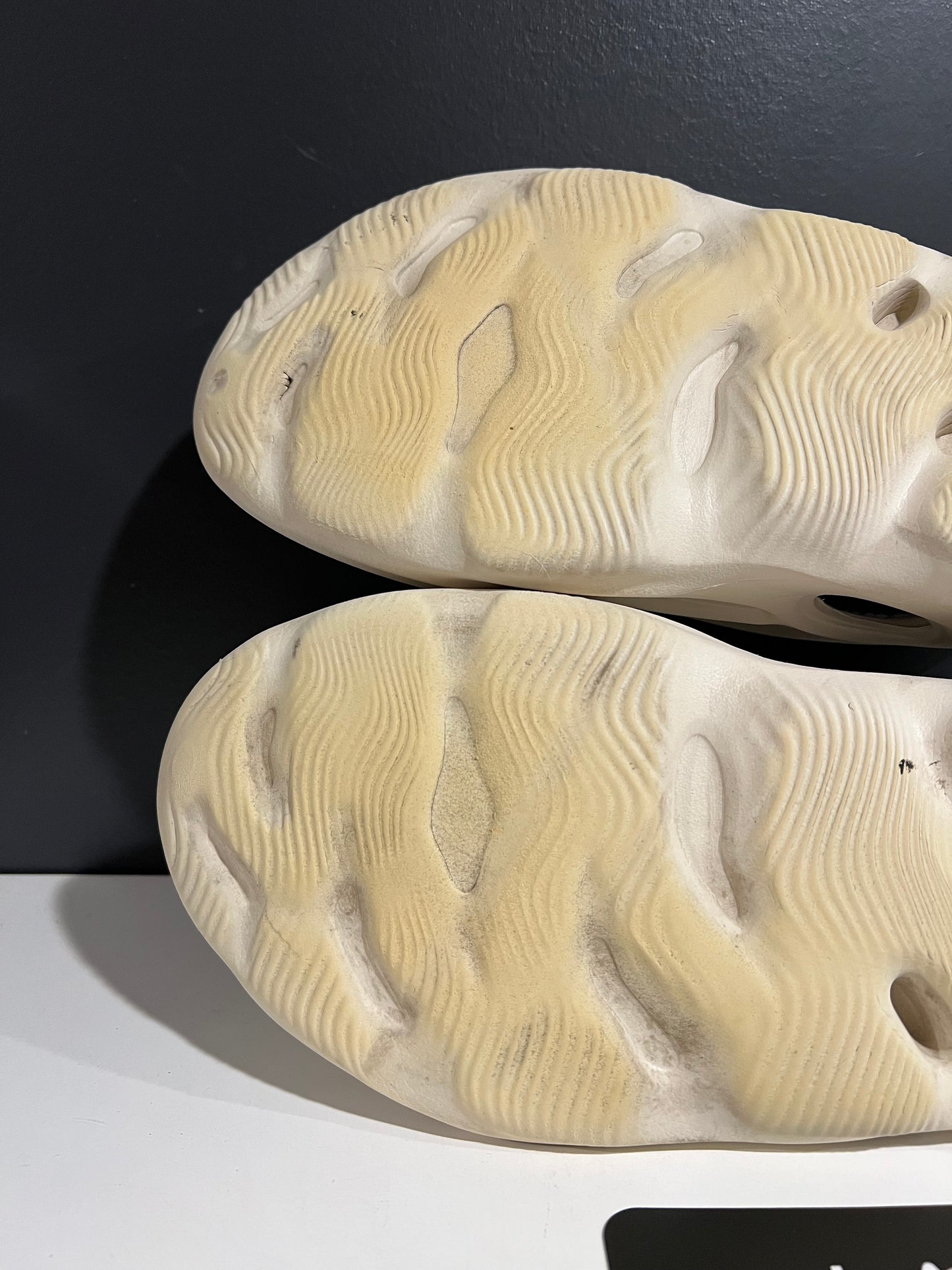 USED Yeezy Foam Runner Sand FY4567 SIZE 10M NO BOX JN25-247