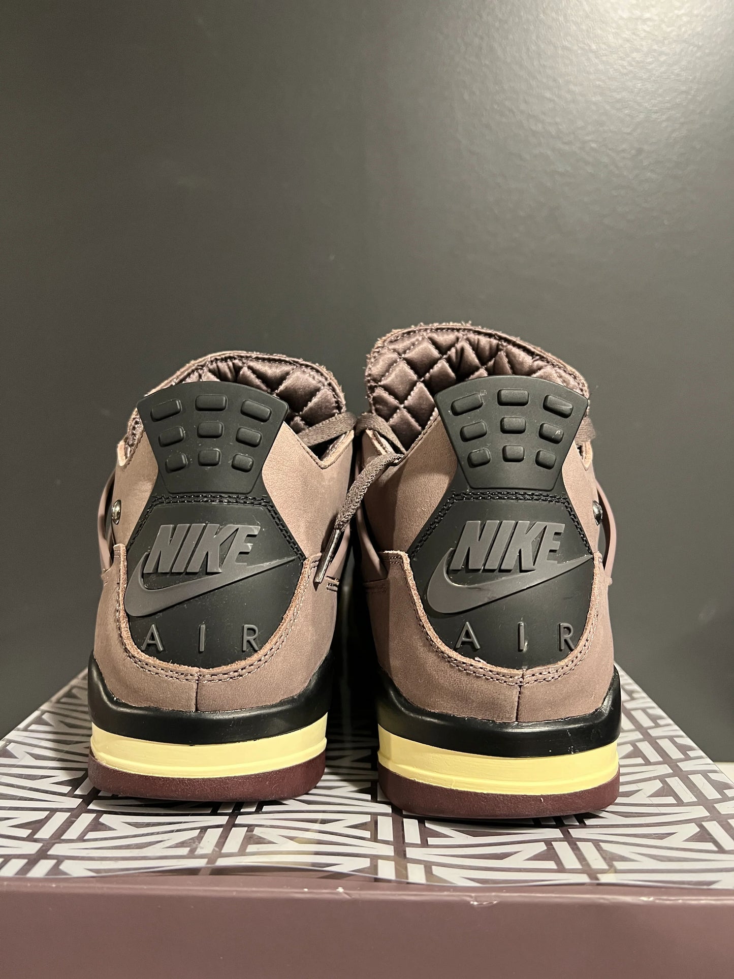 Jordan 4 Retro SP A Ma Maniére Violet Ore - Used