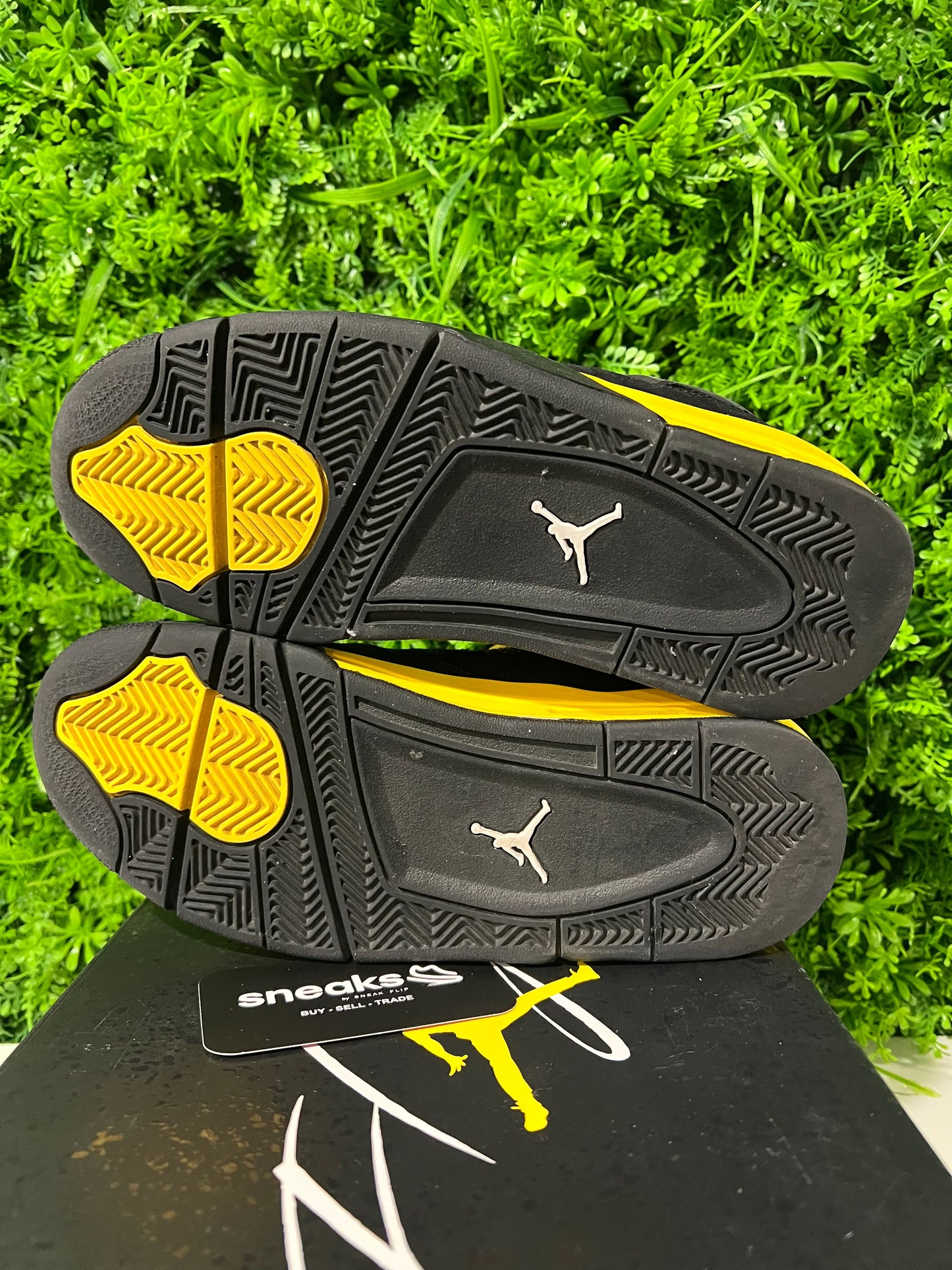 Jordan 4 Retro Thunder (2023) (GS) - Used