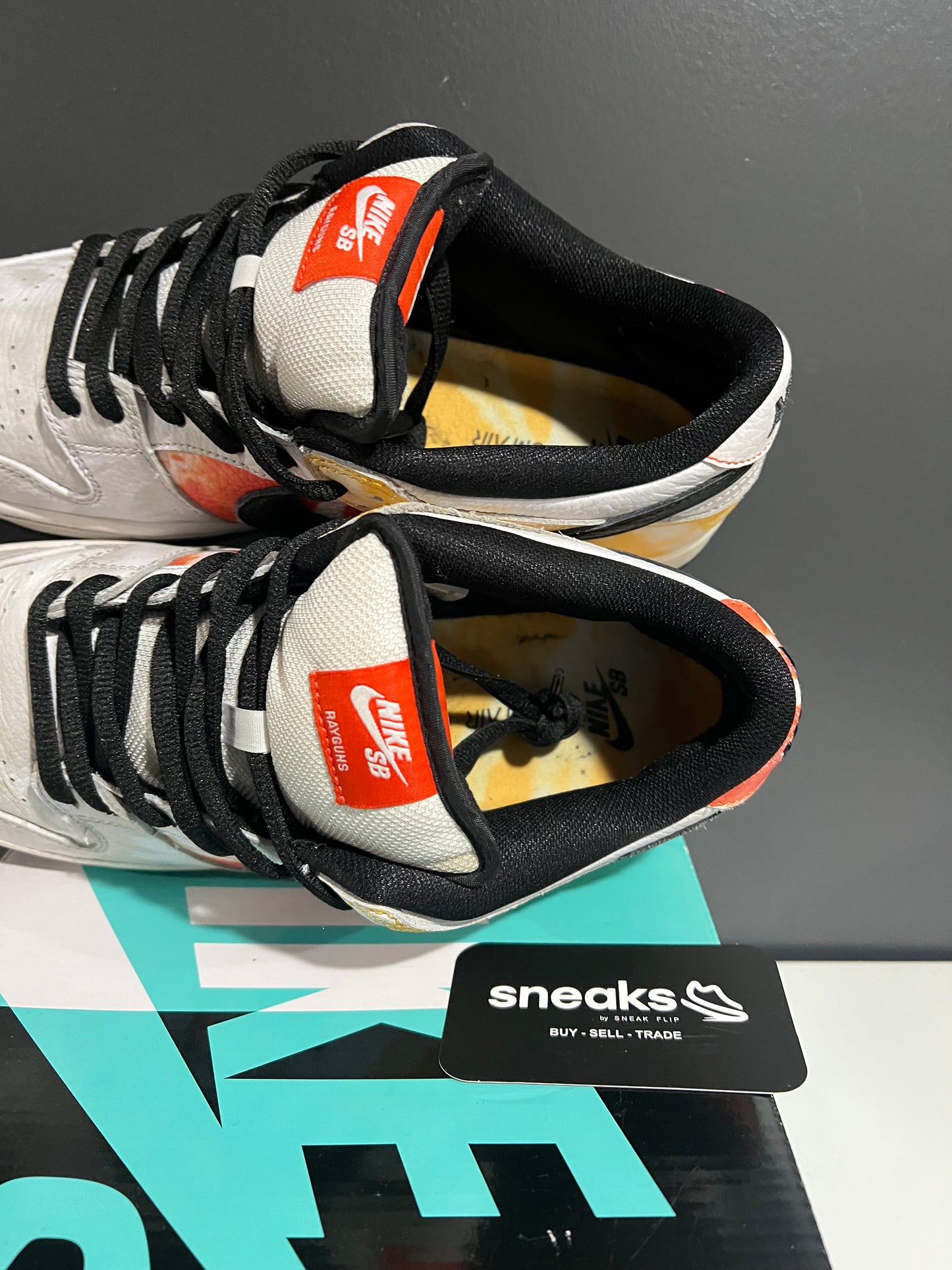 USED Dunk Low SB Tie Dye Rayguns 2019 BQ6832-101 SIZE 10M OG ALL JN25-202