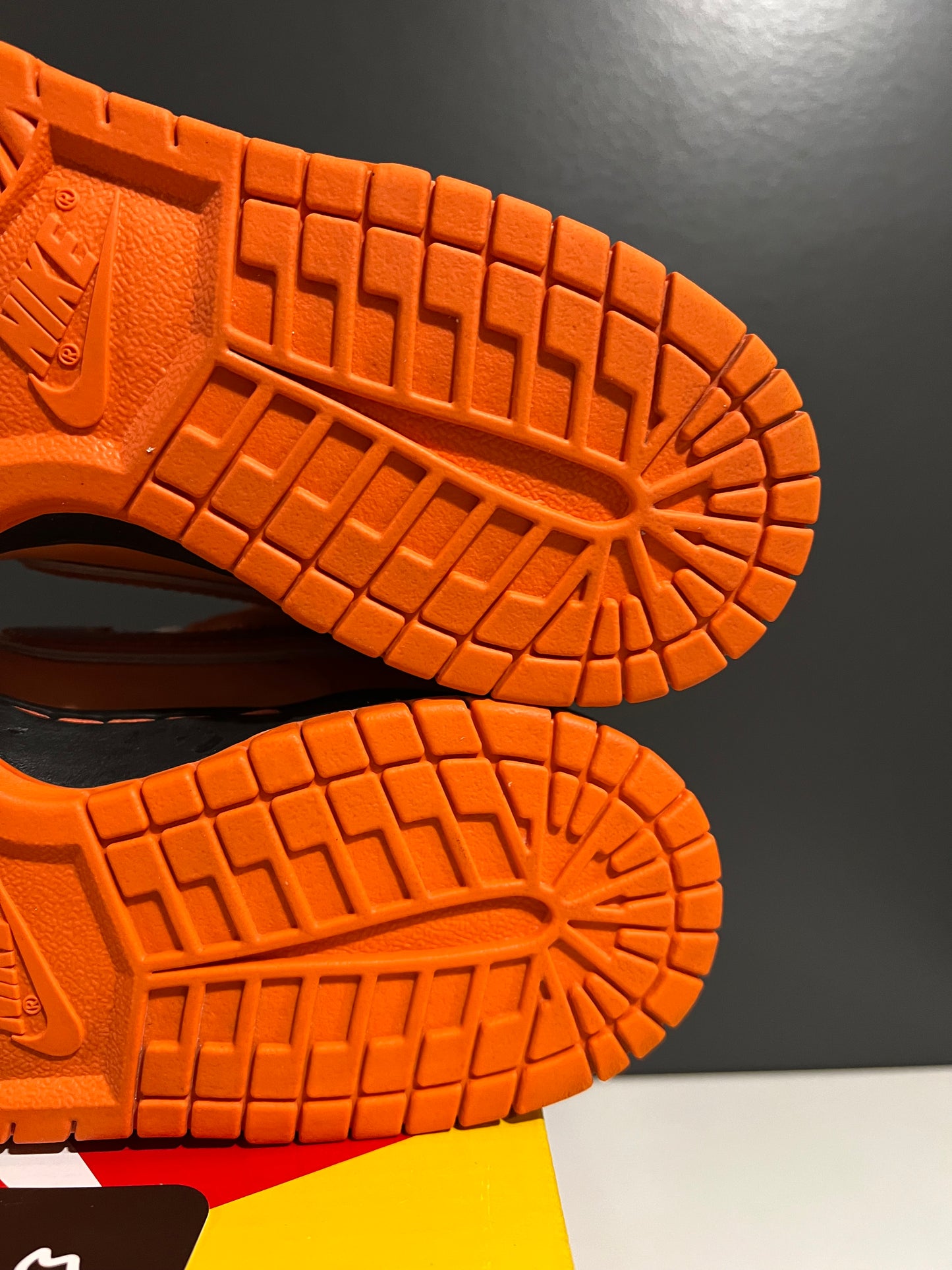 USED Concepts x Dunk Low SB Orange Lobster FD8776-800 SIZE 8M OG ALL AG25-176