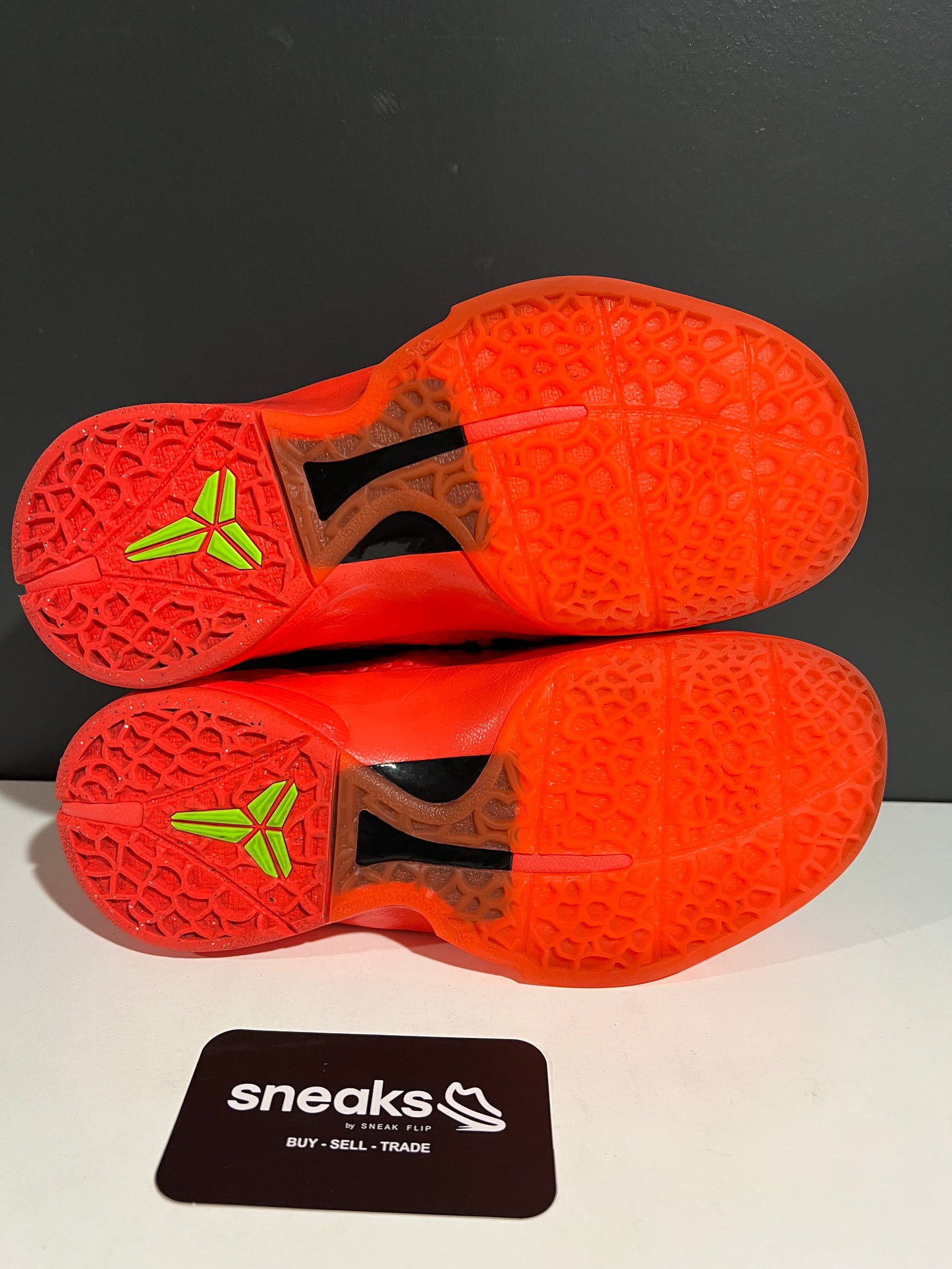 USED Zoom Kobe 6 GS Reverse Grinch FV9676-600 SIZE 4Y NO BOX SP25-068