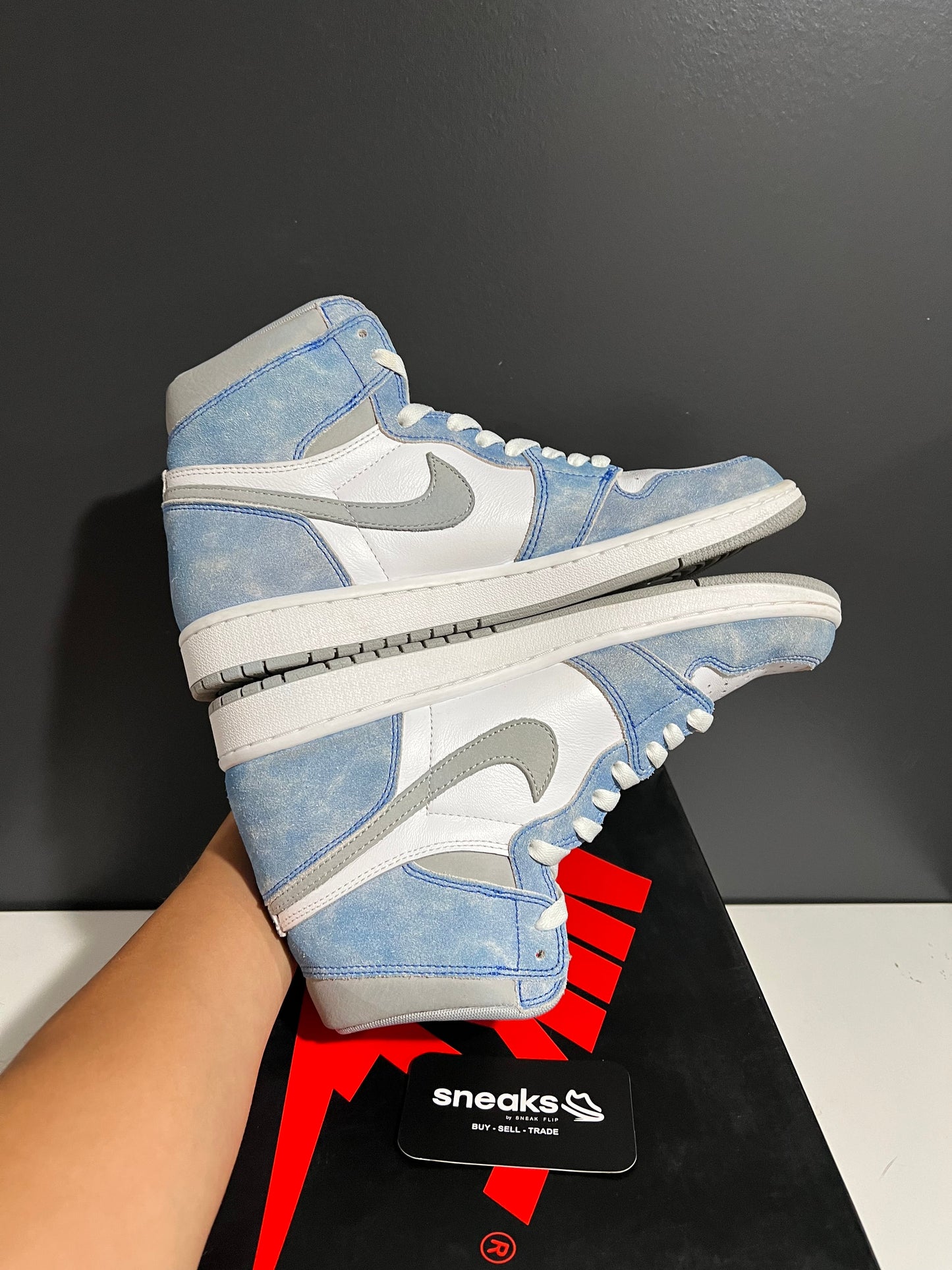 Jordan 1 Retro High Hyper Royal Smoke Grey - Used