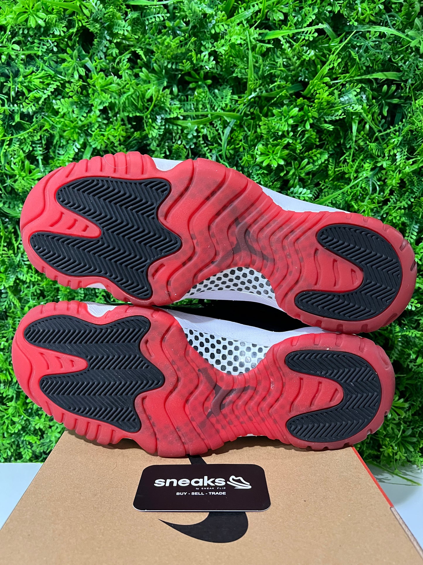 USED Air Jordan 11 Retro Bred 2019 378037-061 SIZE 11M OG ALL
