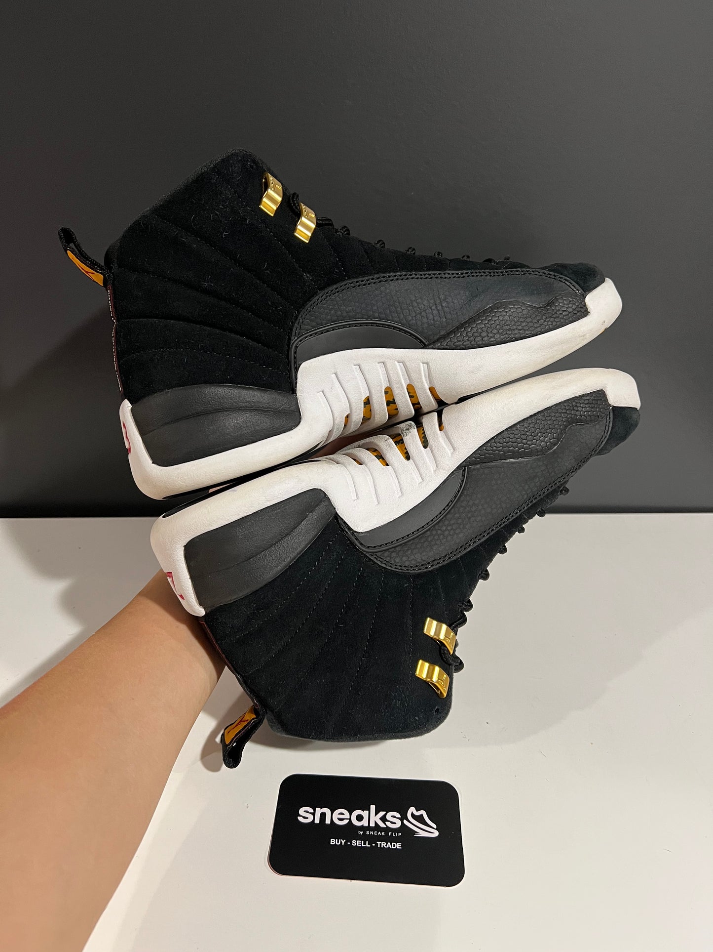 USED Air Jordan 12 Retro Reverse Taxi 130690-017 SIZE 8M NO BOX
