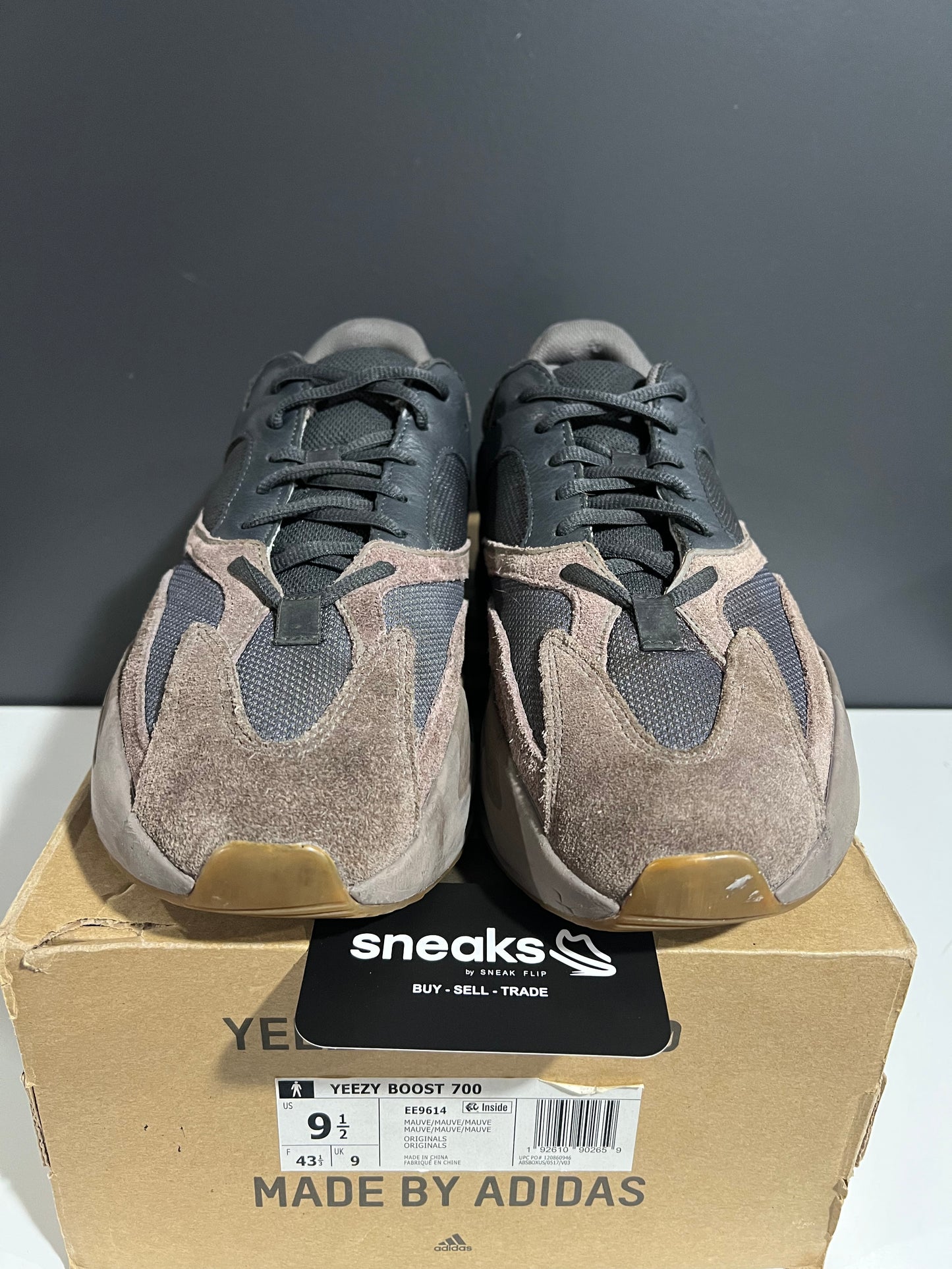 USED Yeezy Boost 700 Mauve EE9614 SIZE 9.5M OG ALL
