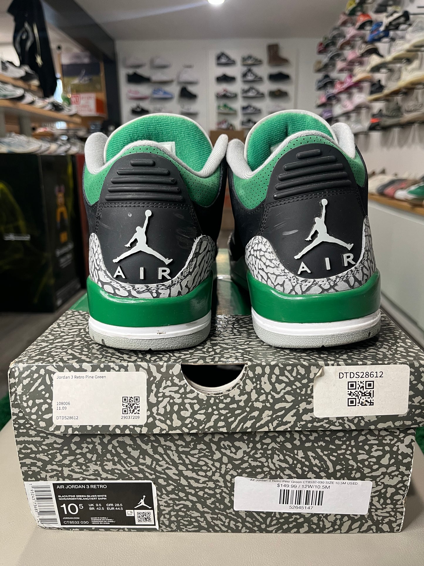 Air Jordan 3 Retro Pine Green CT8532-030 SIZE 10.5M USED