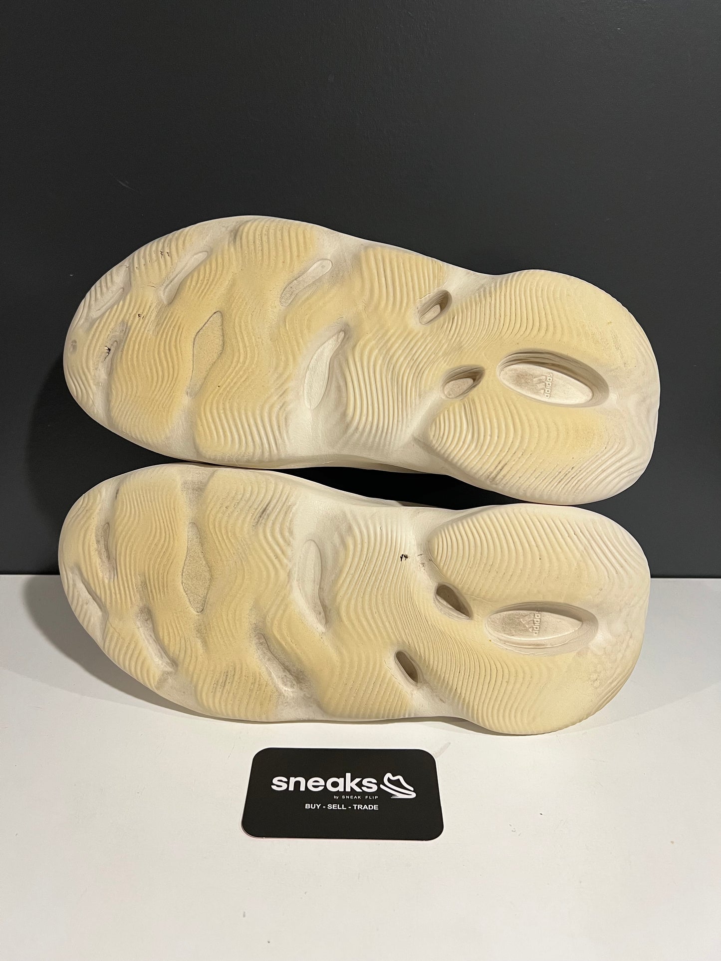 USED Yeezy Foam Runner Sand FY4567 SIZE 10M NO BOX JN25-247