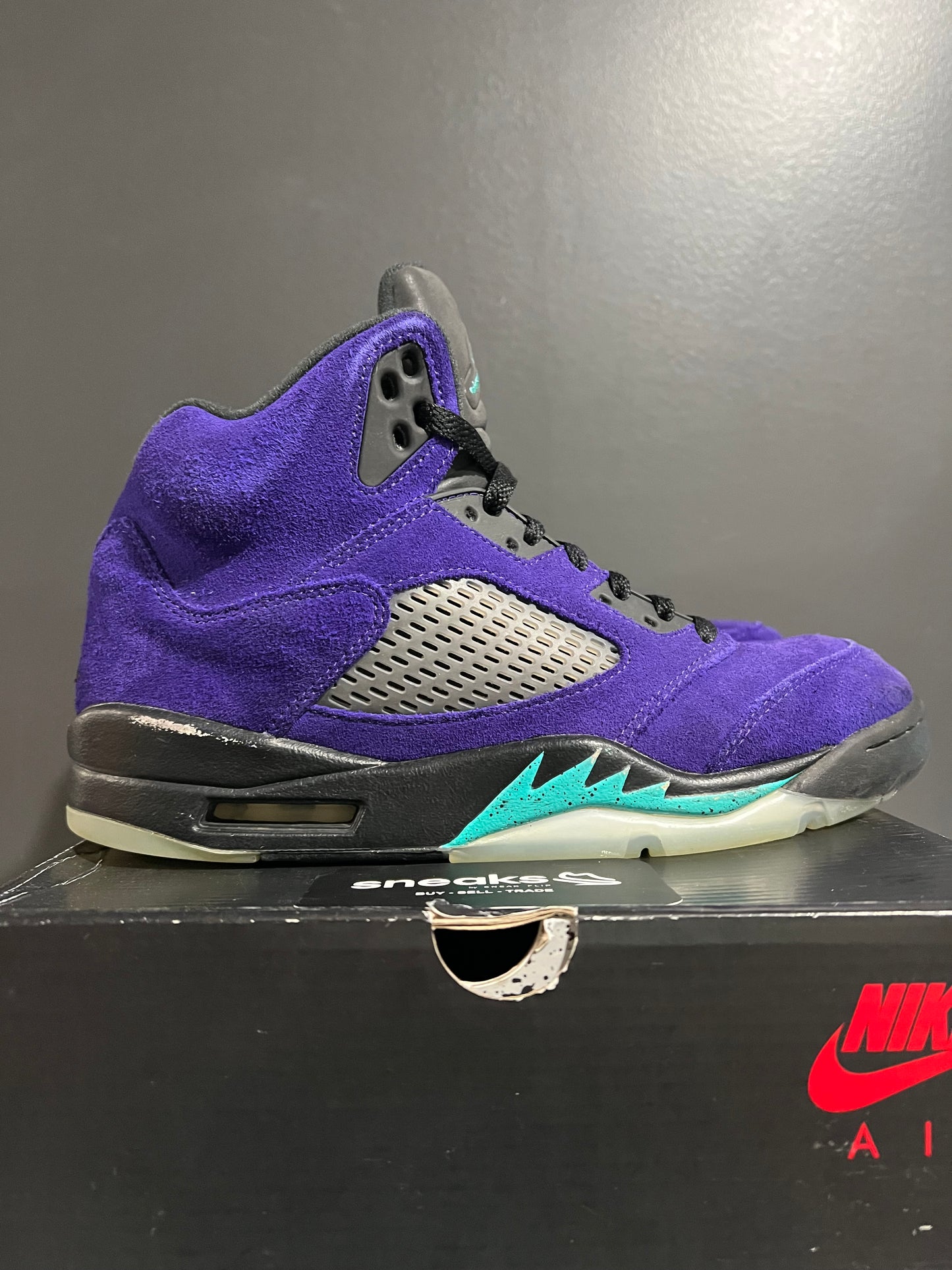 USED Air Jordan 5 Retro Alternate Grape 136027-500 SIZE 9M OG ALL AG25-183