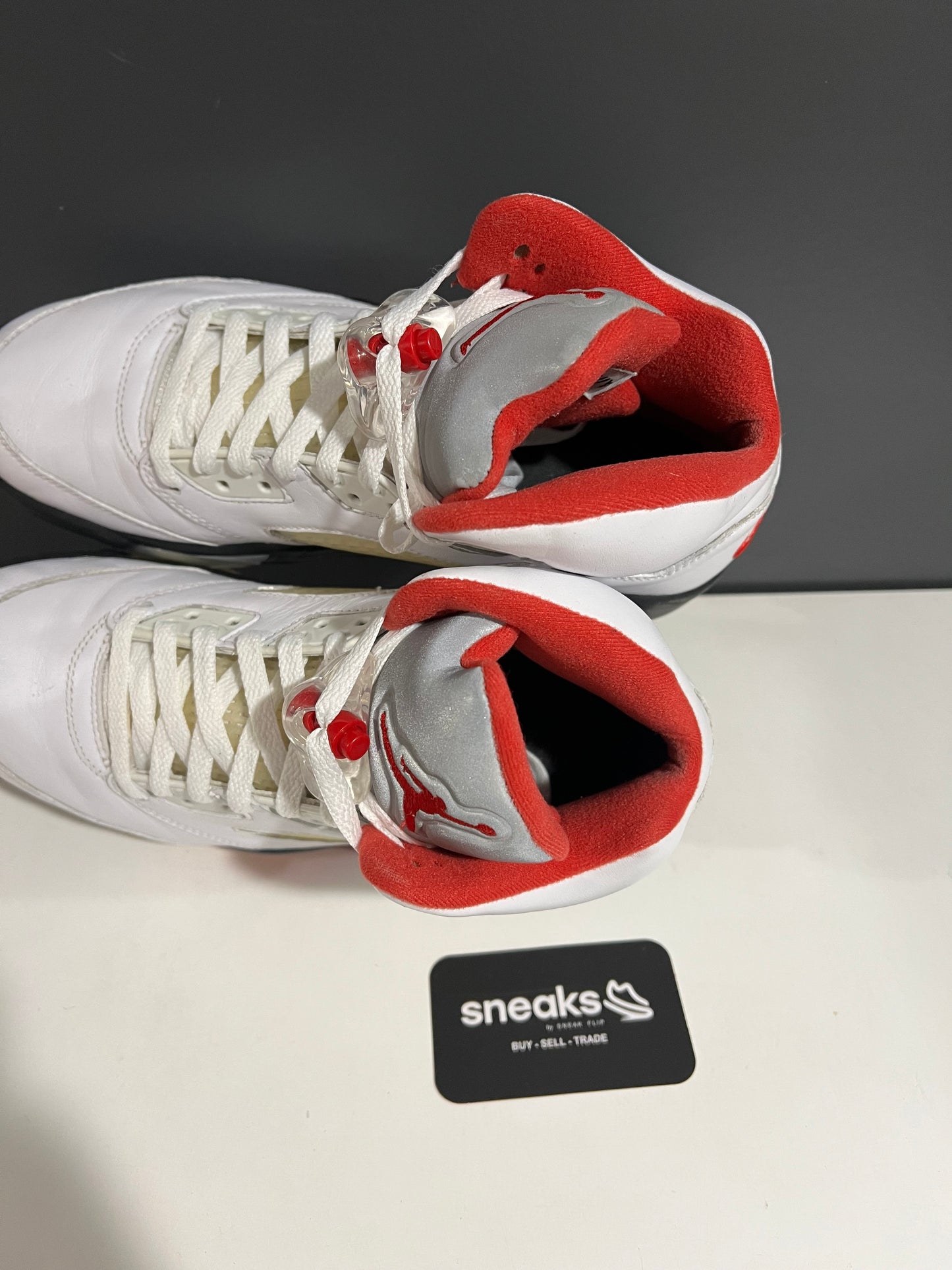 USED Air Jordan 5 Retro White Fire Red 2020 DA1911-102 SIZE 9.5M NO BOX AG25-14