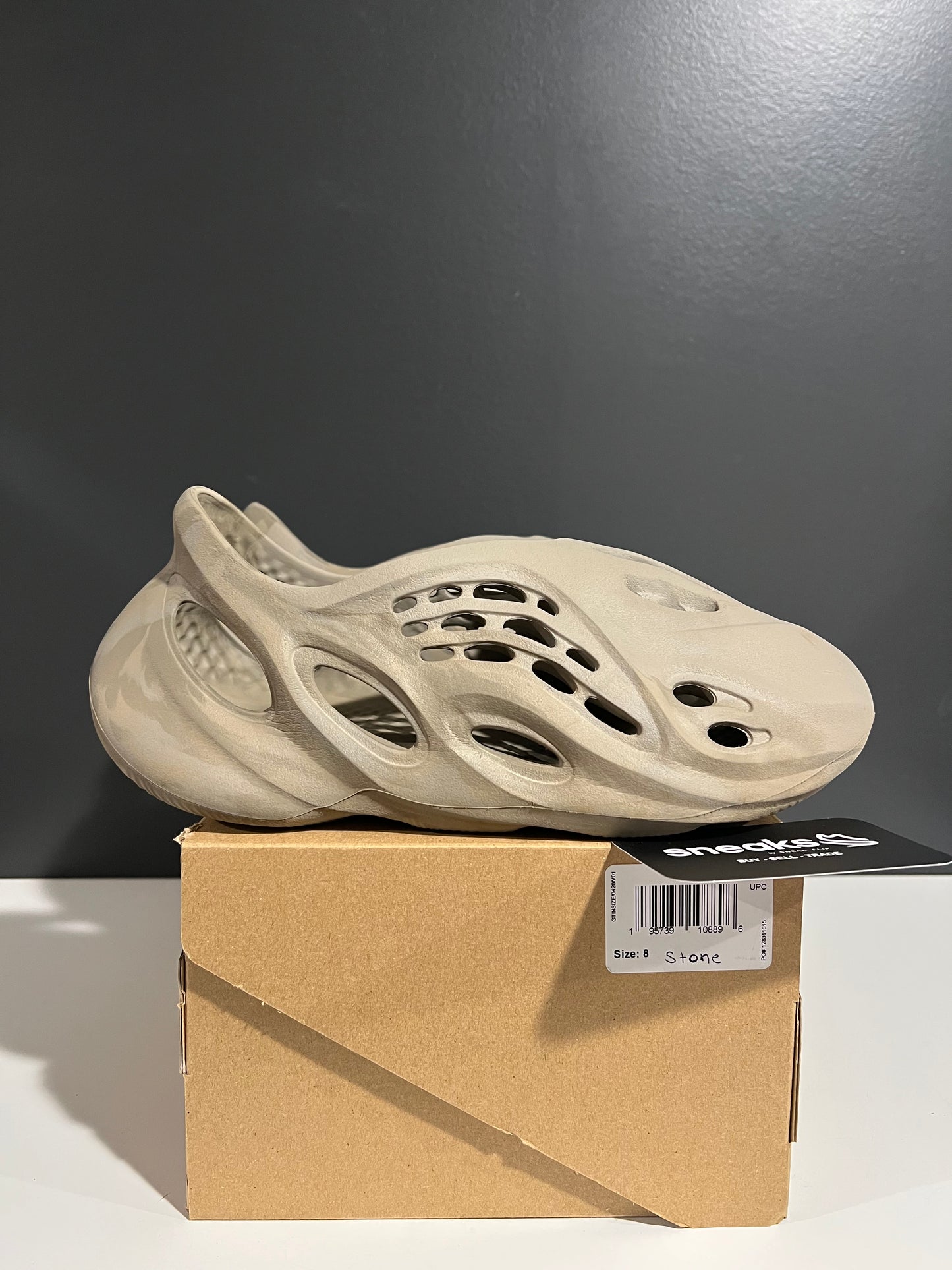 USED Yeezy Foam Runner Stone Sage GX4472 SIZE 8M OG ALL JN25-245