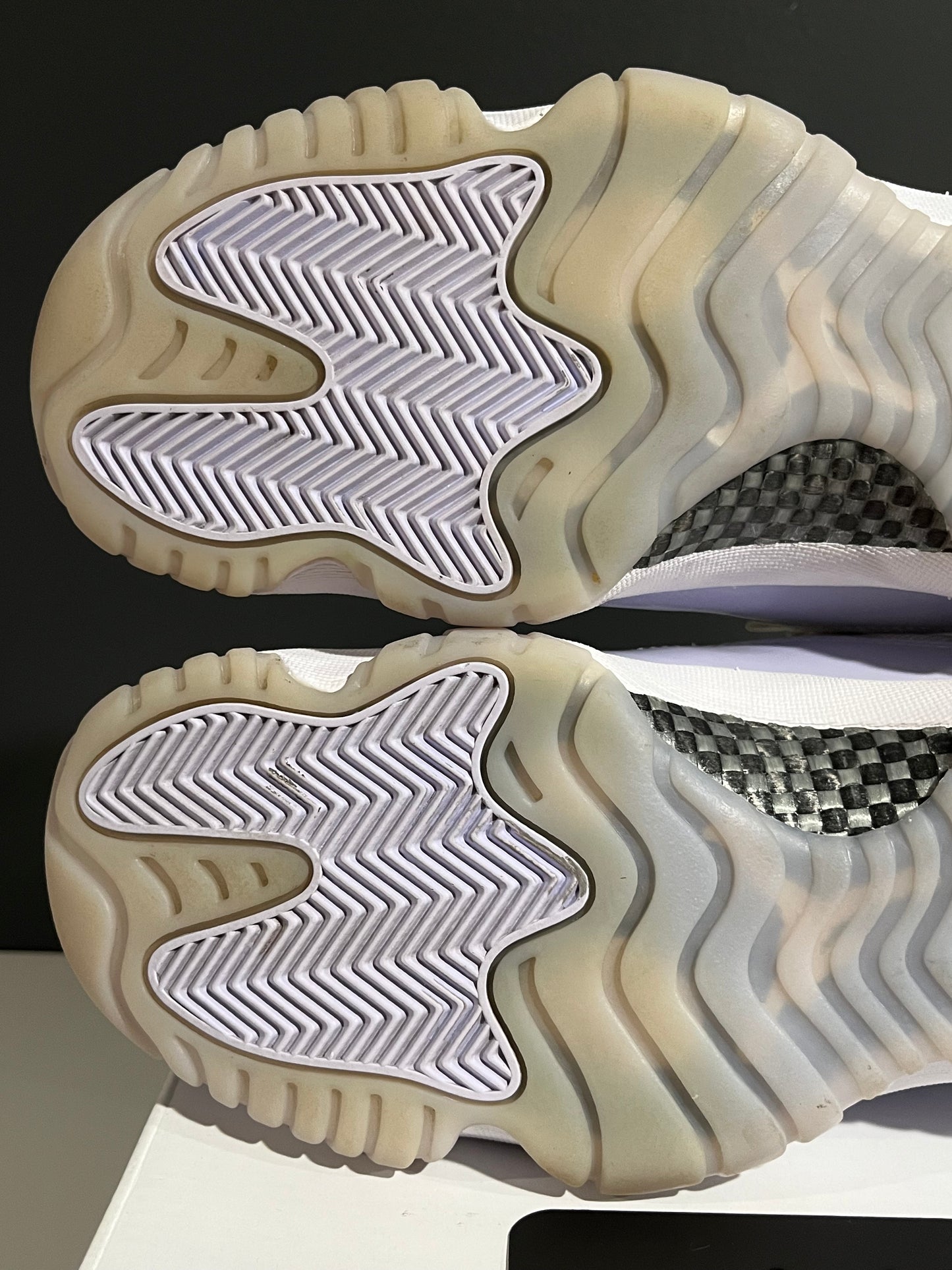 USED Wmns Air Jordan 11 Retro Low Pure Violet AH7860-101 SIZE 7Y OG ALL