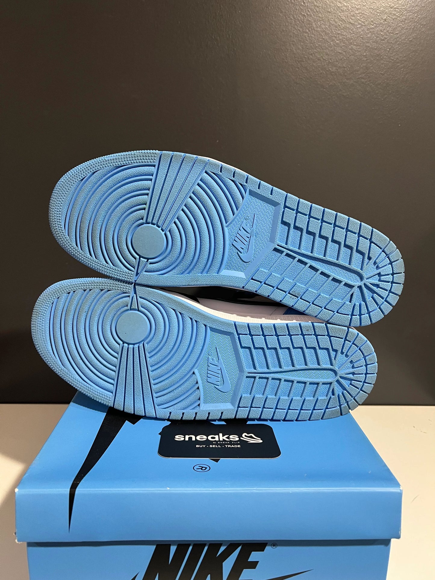 Jordan 1 Retro High OG UNC Toe - Used