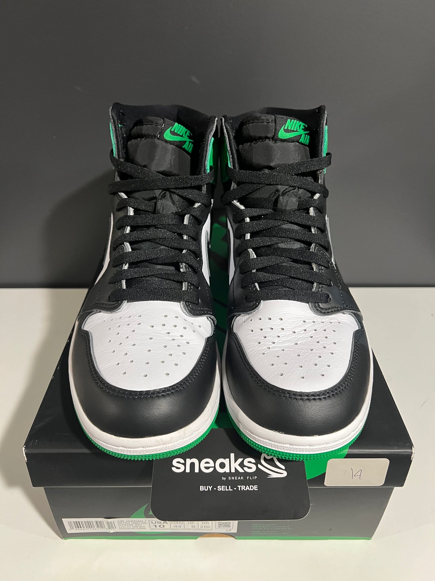 USED Air Jordan 1 Retro High OG Lucky Green DZ5485-031 SIZE 10M OG ALL AG25-49