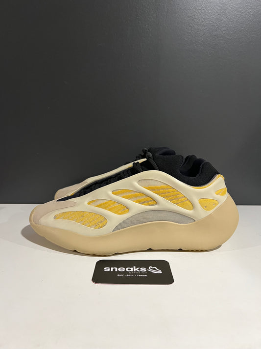 USED Yeezy 700 V3 Safflower G54853 SIZE 10.5M NO BOX AG25-56