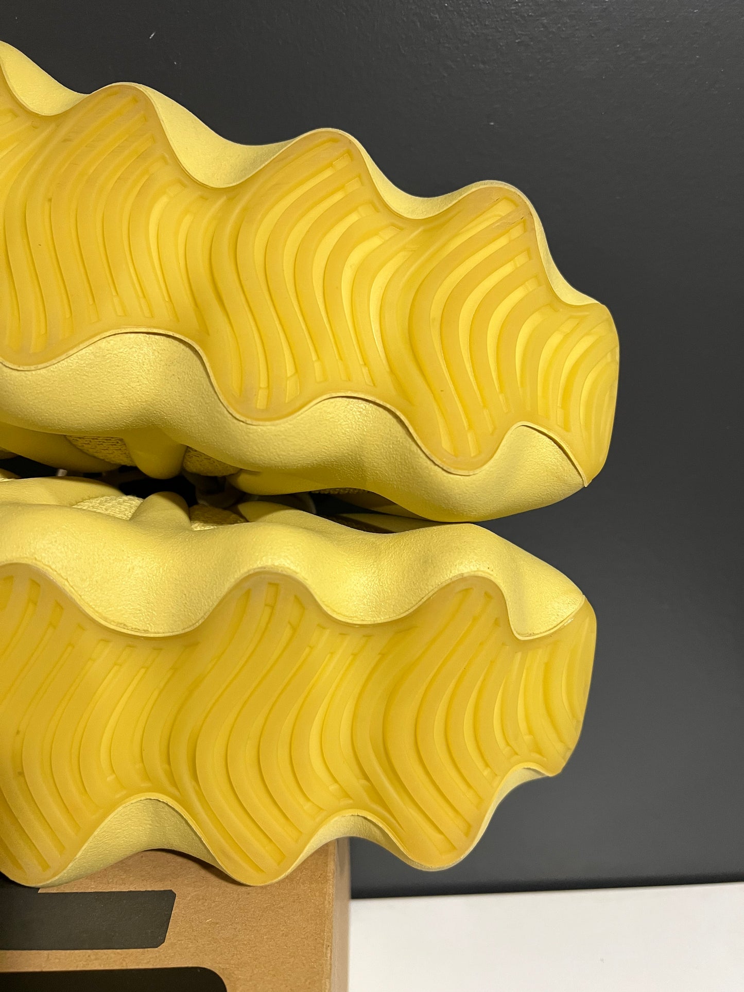 USED Yeezy 450 Sulfur HP5426 SIZE 10.5M OG ALL AG25-51