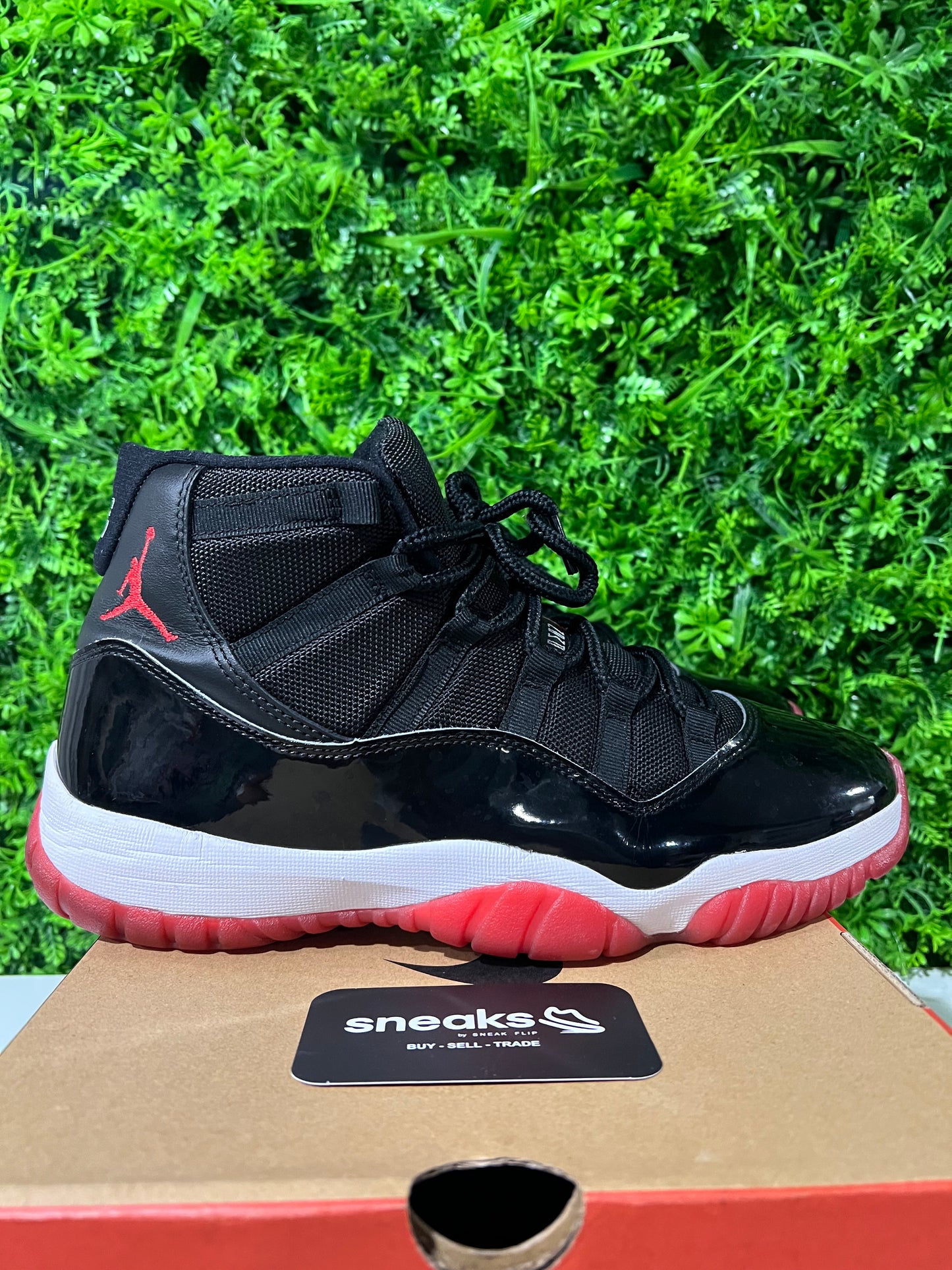 USED Air Jordan 11 Retro Bred 2019 378037-061 SIZE 11M OG ALL